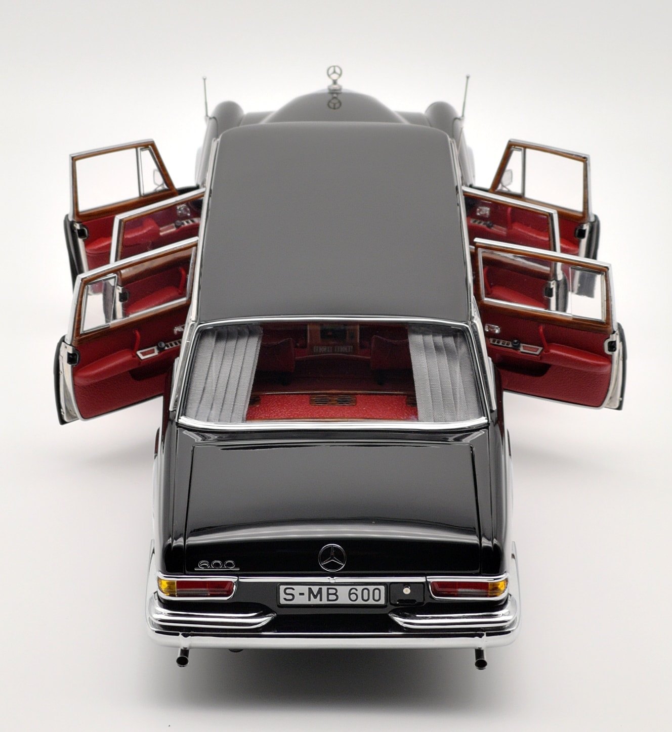 Mercedes-Benz (W100) 6-door Pullmann CMC M-200