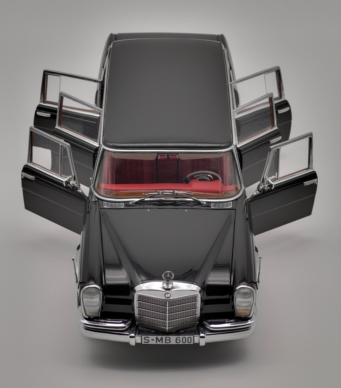 Mercedes-Benz (W100) 6-door Pullmann CMC M-200