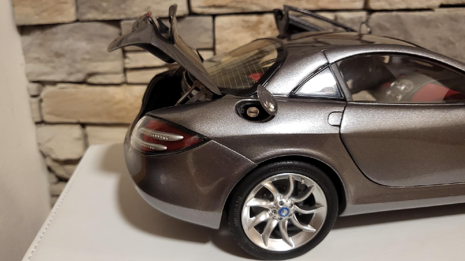 1/12 Mercedes-Benz SLR McLaren 2003 GRAU CMC C-006C aus Vorbesitz