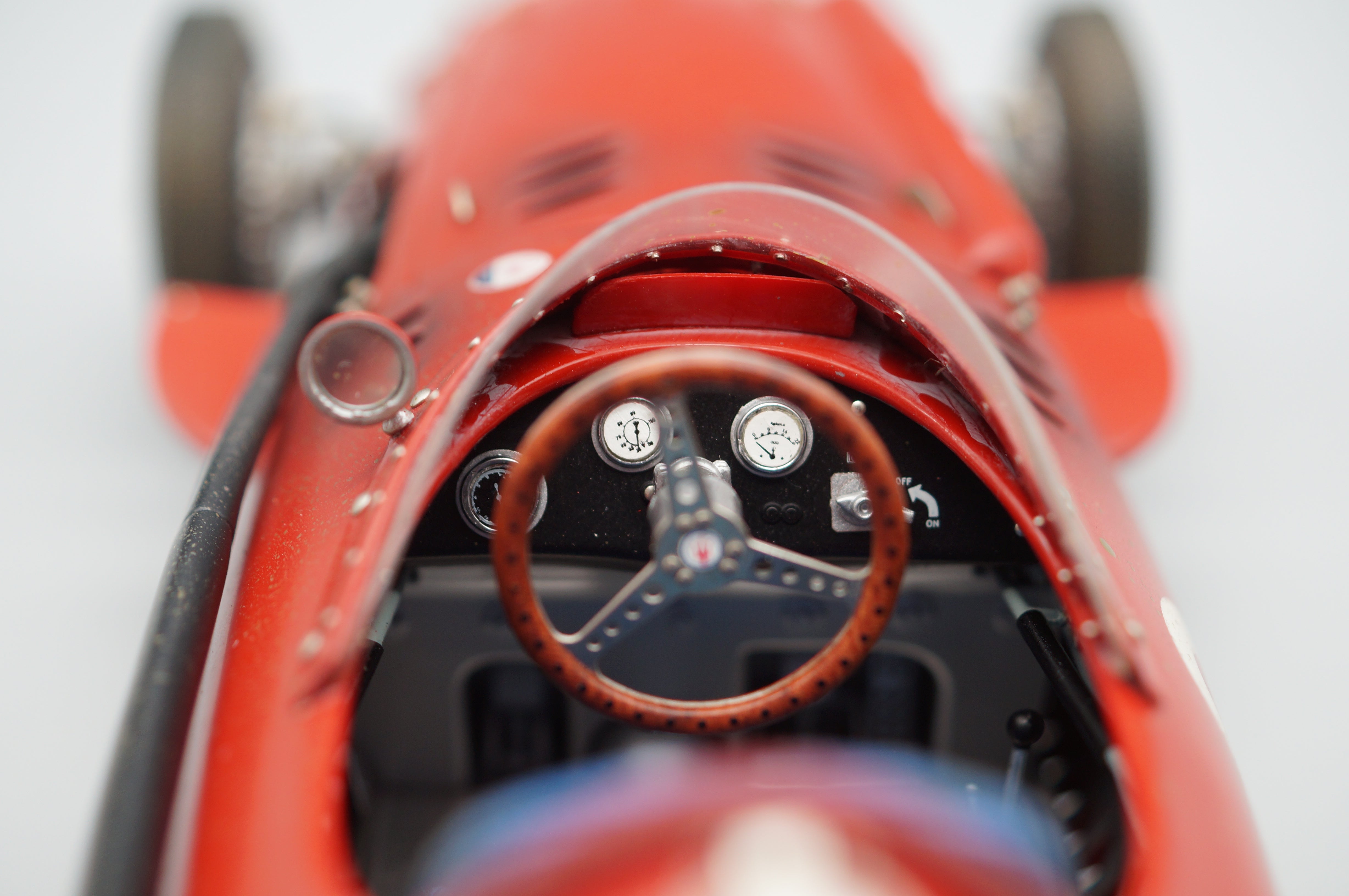 Maserati 250F #2 Dirty Hero collectors edition 20 Jahre CMC M-148 LE 1000 pcs -pre-owned AA491