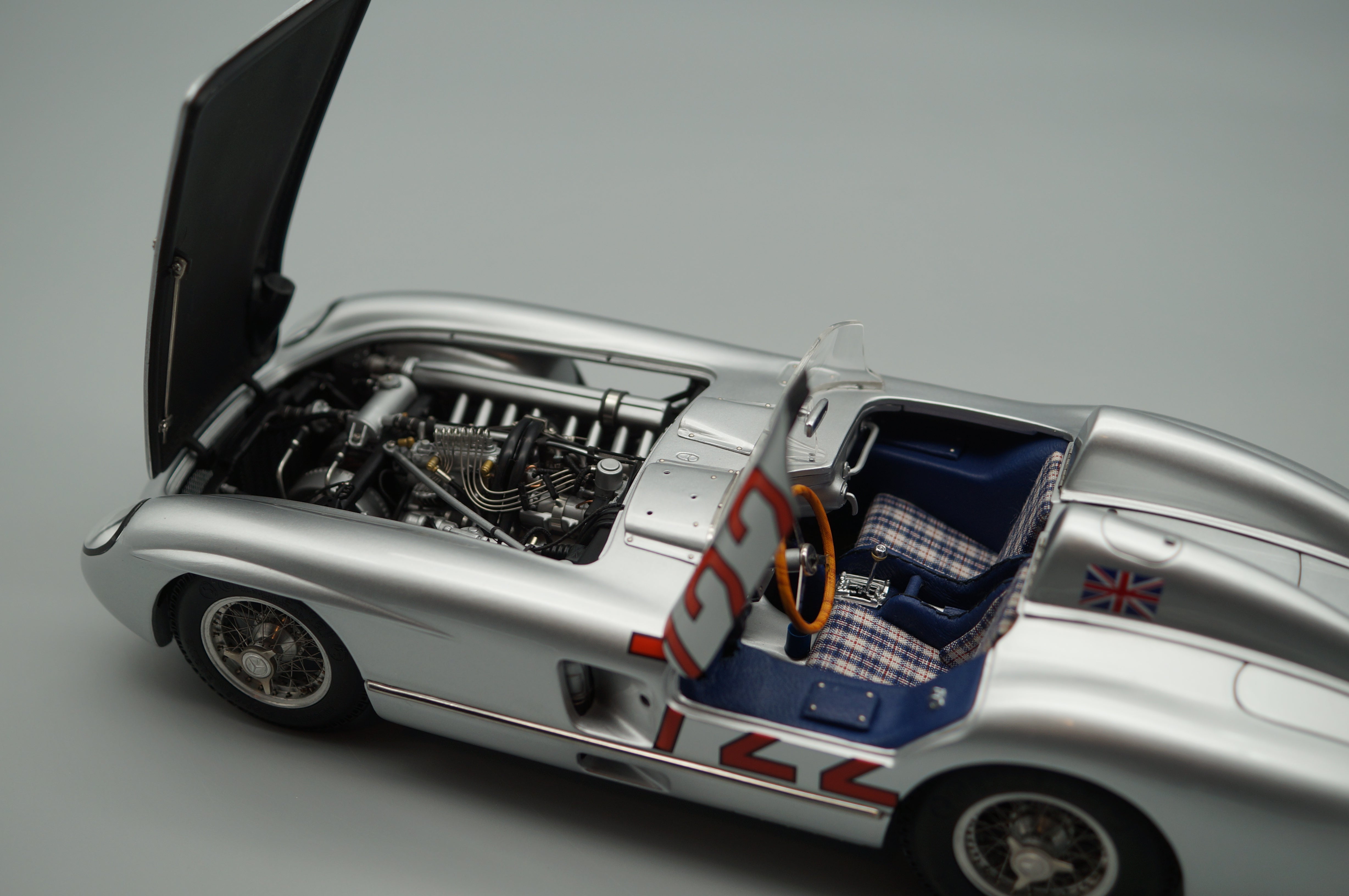 1/18 Mercedes-Benz 300SLR #722 Mille Miglia Stirling 1959 MOSS / JENKINS CMC M-066 -pre-owned- AA494