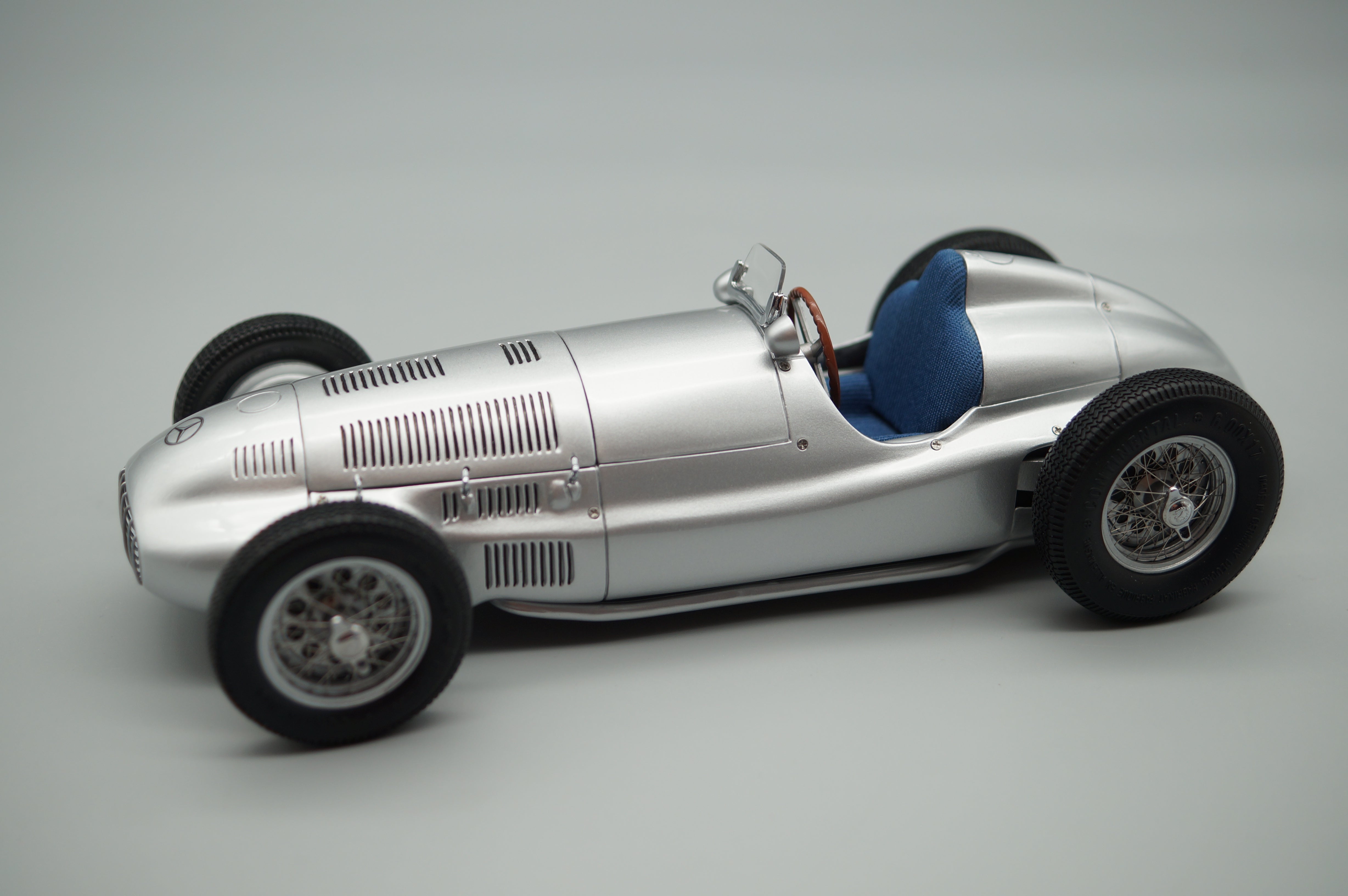 1/18 Mercedes-Benz W165 Sieger von Tripolis 1939 CMC M-018 -pre-owned- AA499