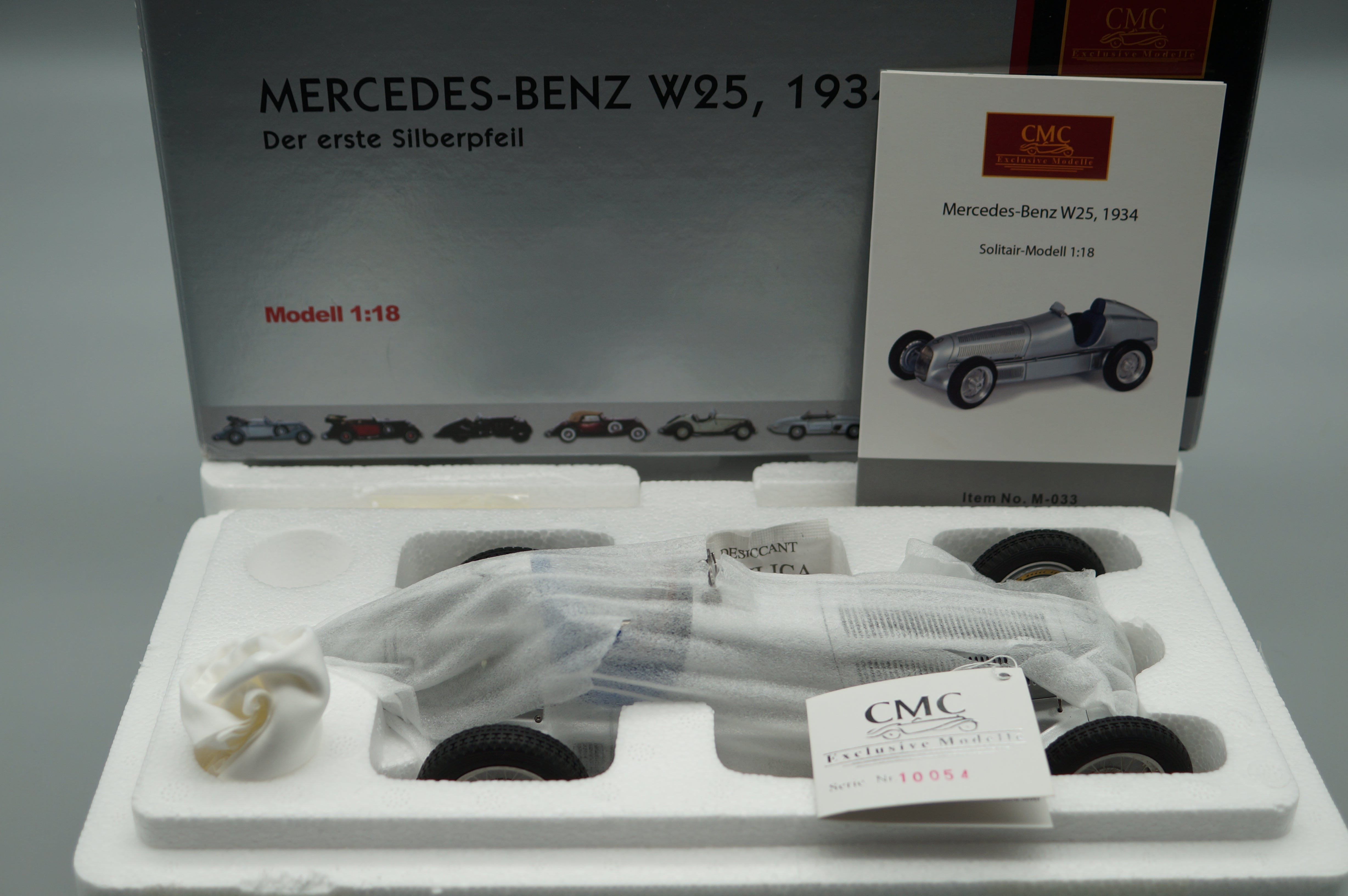 1/18 Mercedes-Benz W25 1934 'Der erste Silberpfeil' CMC M-033 -pre-owned- AA444