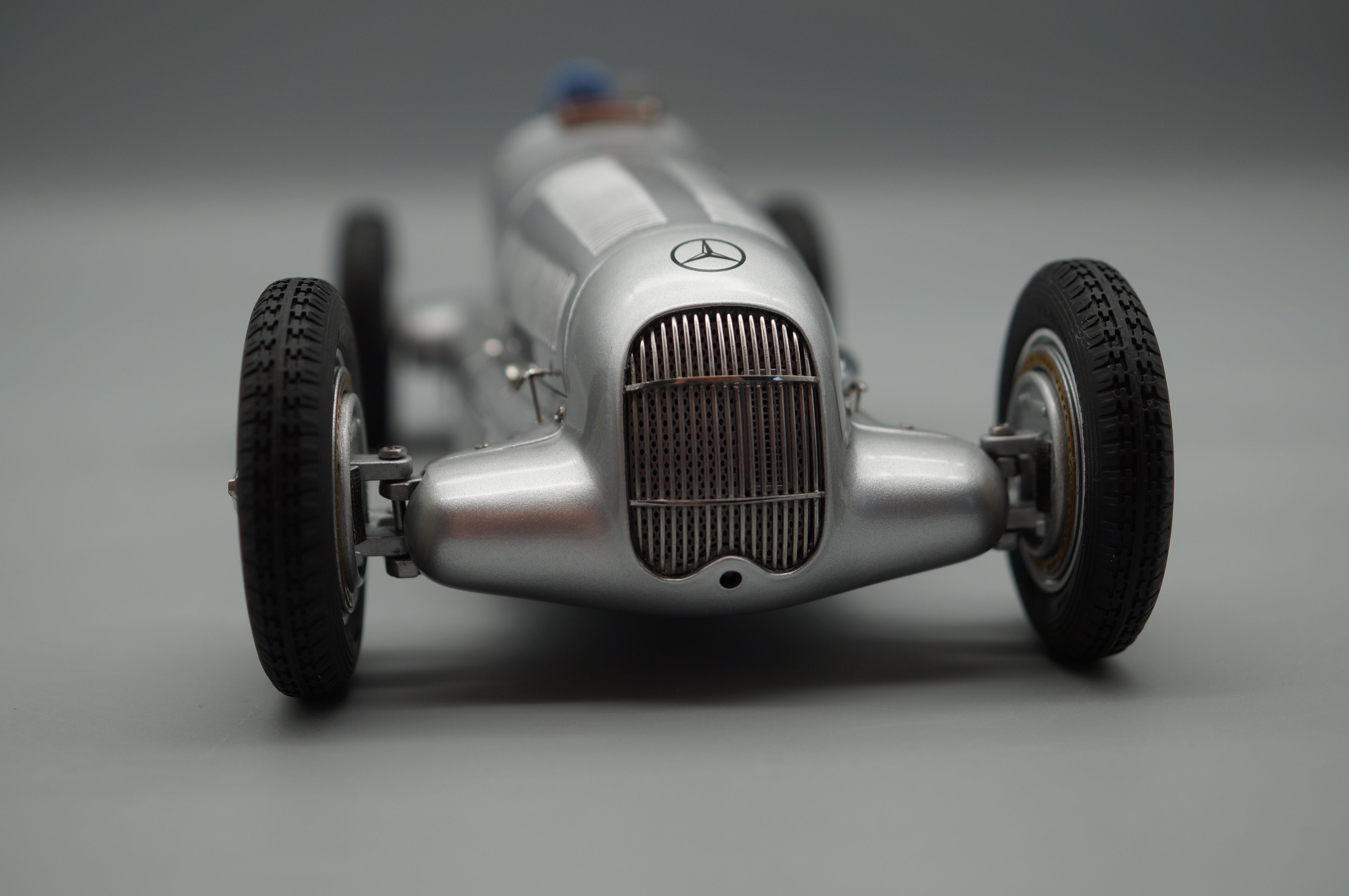 1/18 Mercedes-Benz W25 1934 'Der erste Silberpfeil' CMC M-033 -pre-owned- AA444