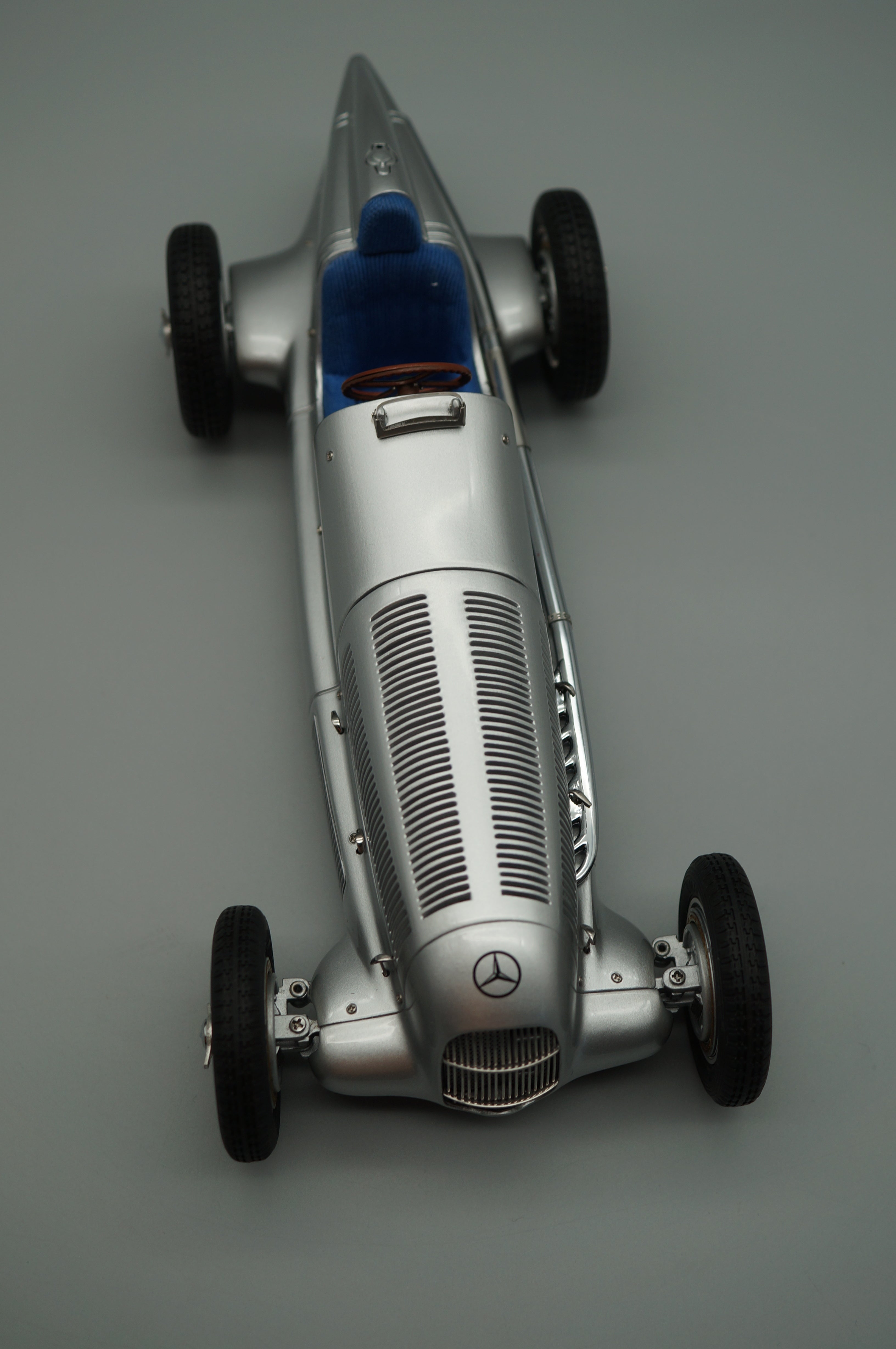 1/18 Mercedes-Benz W25 1934 'Der erste Silberpfeil' CMC M-033 -pre-owned- AA444