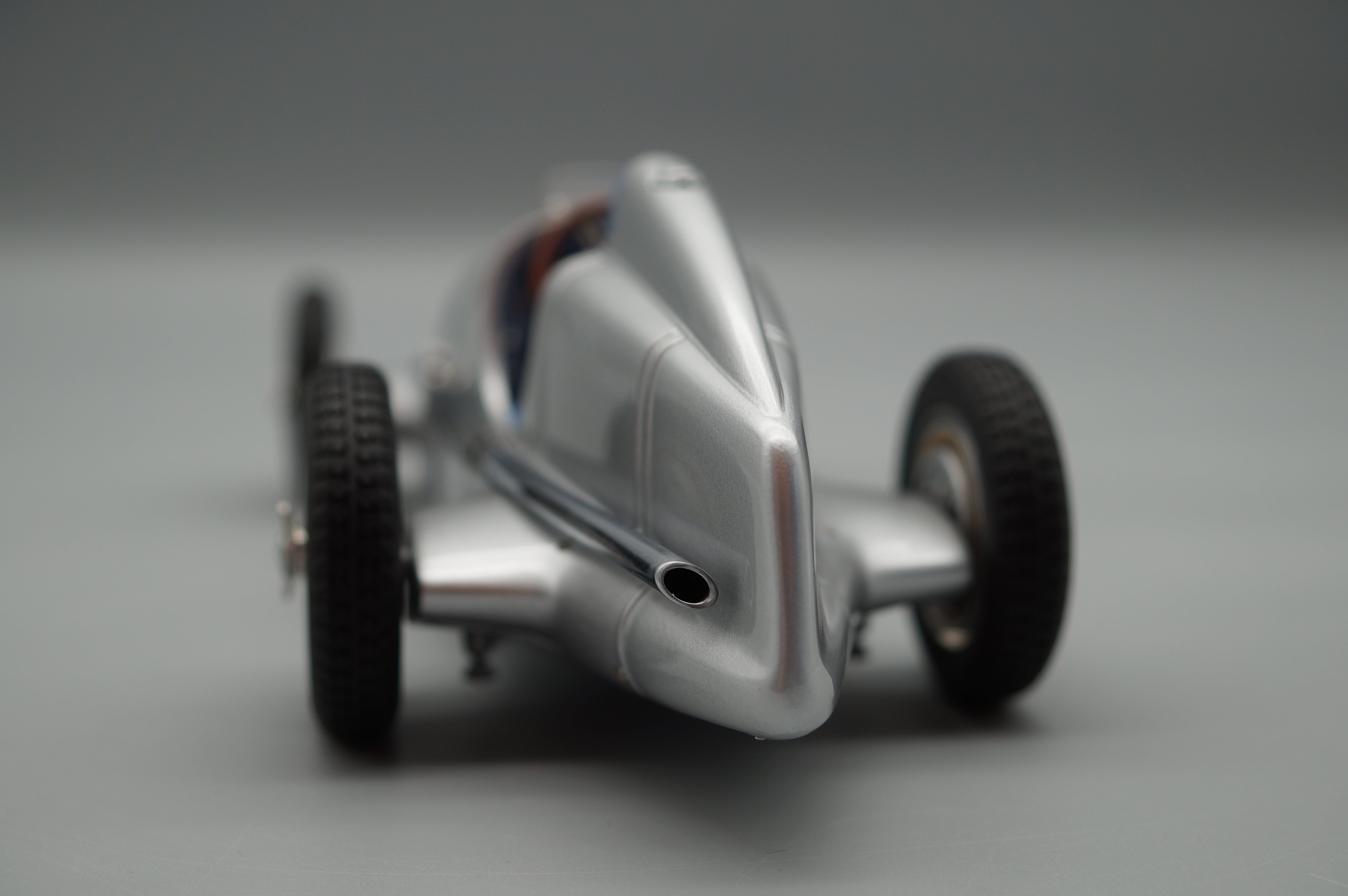 1/18 Mercedes-Benz W25 1934 'Der erste Silberpfeil' CMC M-033 -pre-owned- AA444