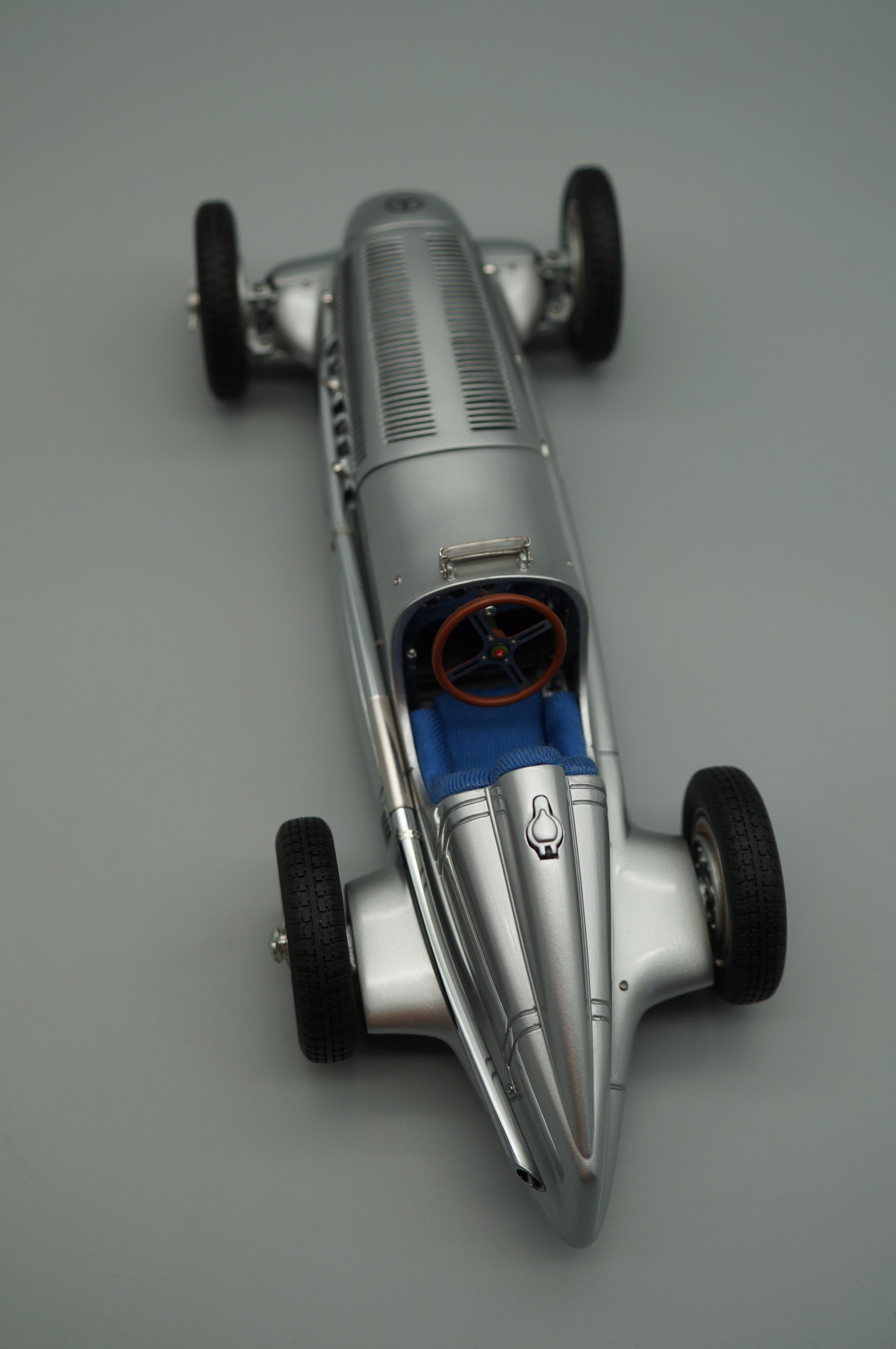1/18 Mercedes-Benz W25 1934 'Der erste Silberpfeil' CMC M-033 -pre-owned- AA444