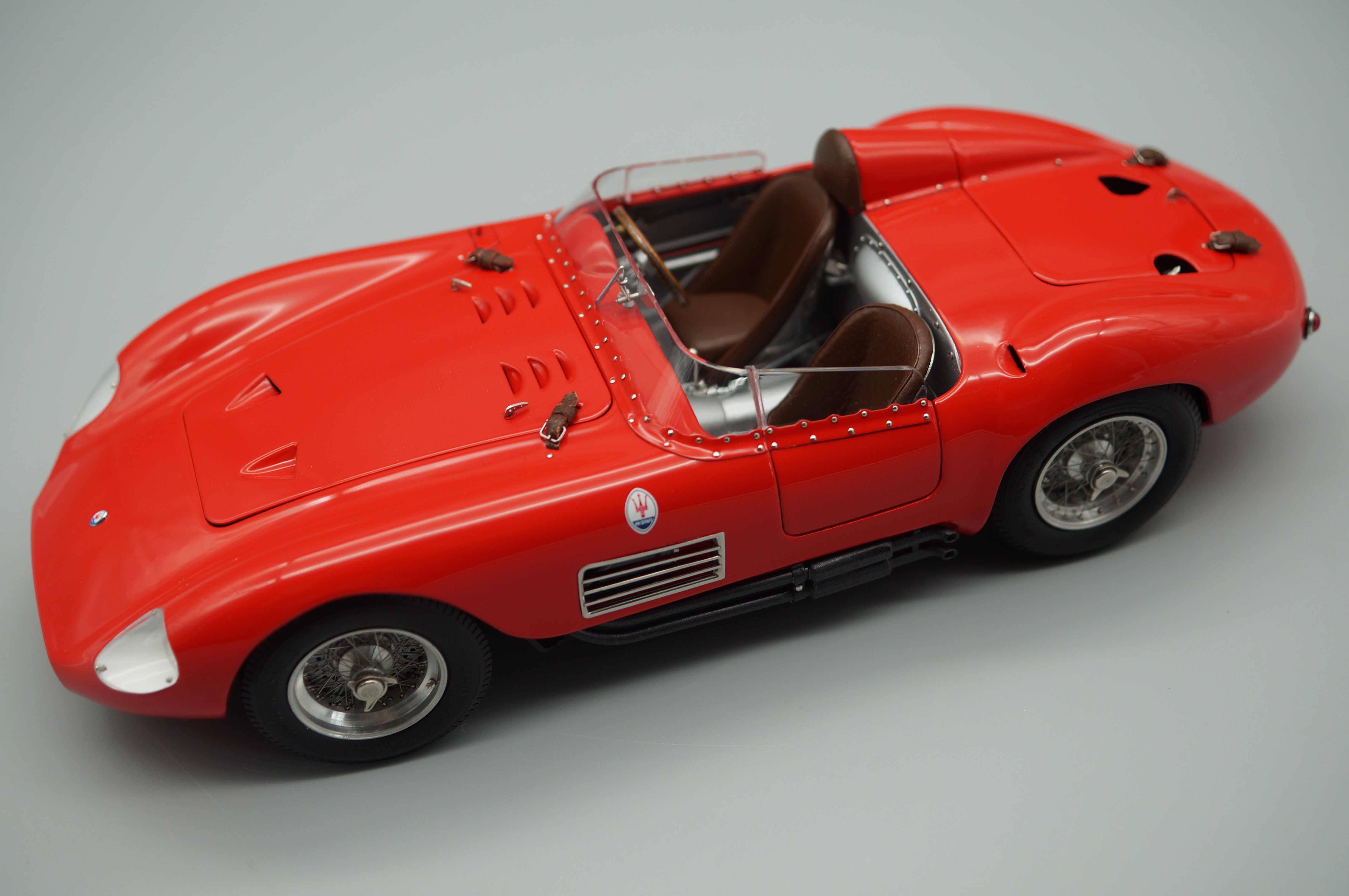 1:18 Maserati 300S Rennsportwagen 1956 CMC M-105 -pre-owned- AA446