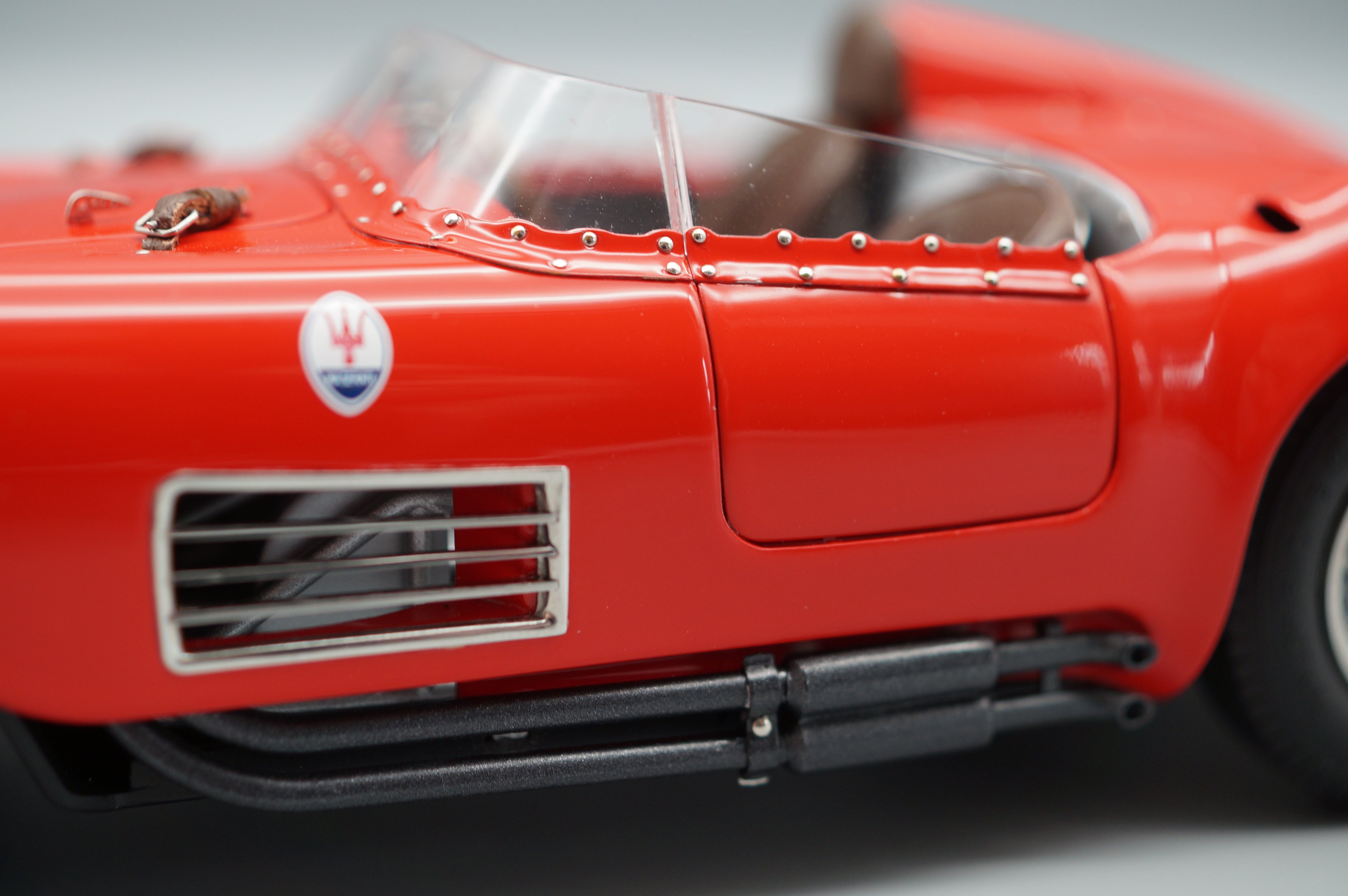 1:18 Maserati 300S racing sports car 1956 CMC M-105 -pre-owned- AA446