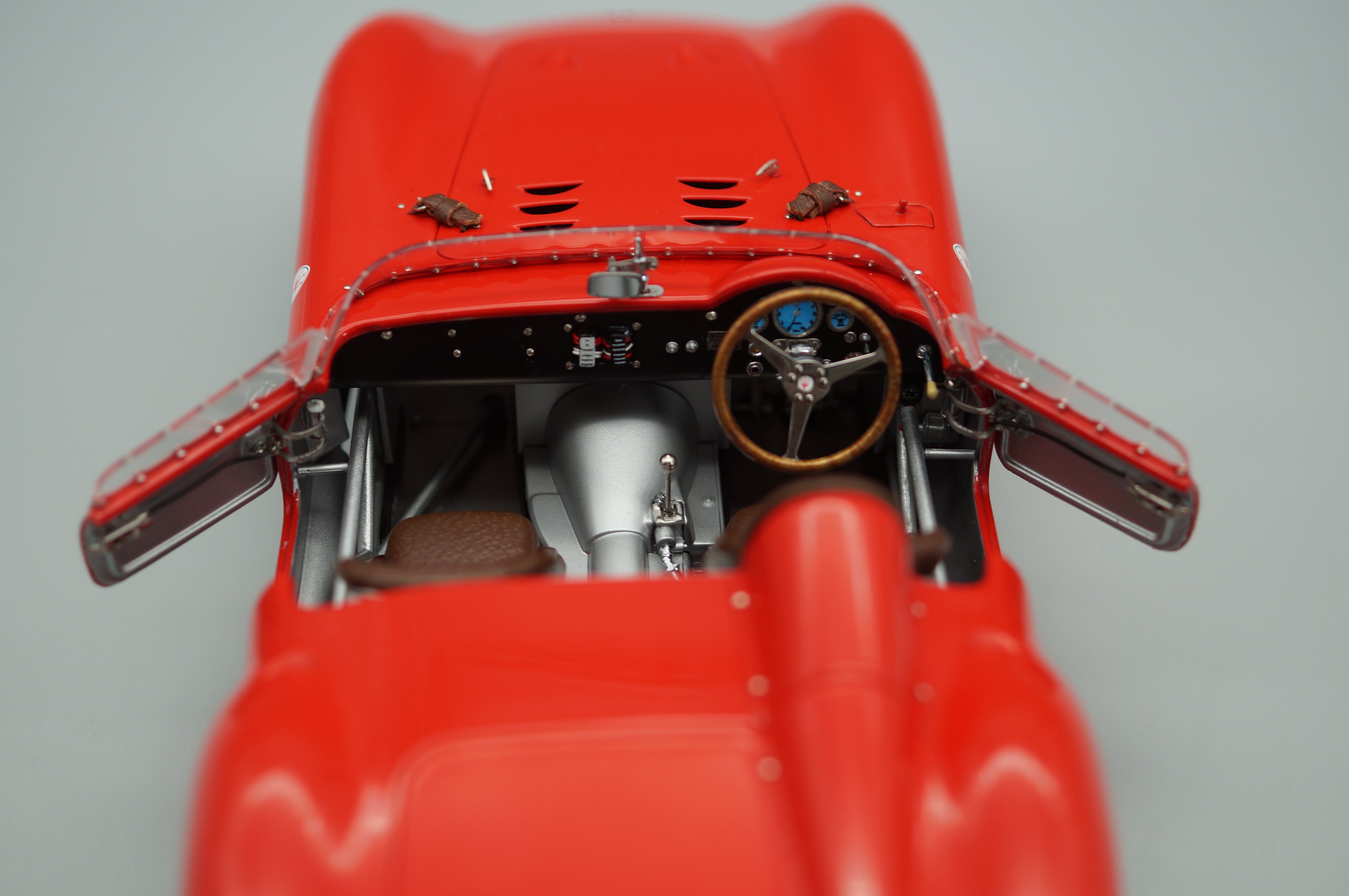 1:18 Maserati 300S racing sports car 1956 CMC M-105 -pre-owned- AA446