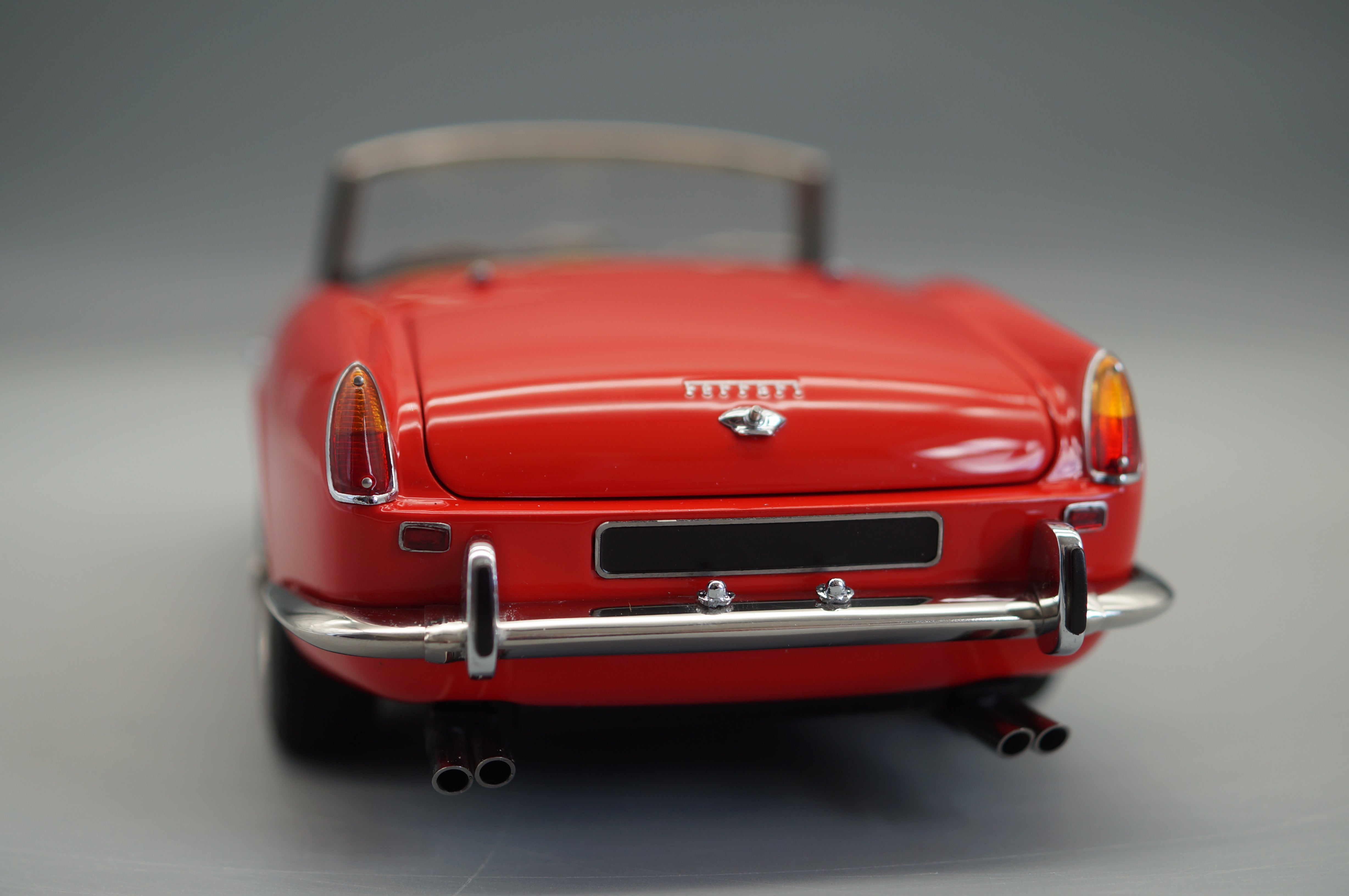 1/18 Ferrari 250 SWB Spyder California 1961 rot #1139 CMC M-091 -pre-owned FH302