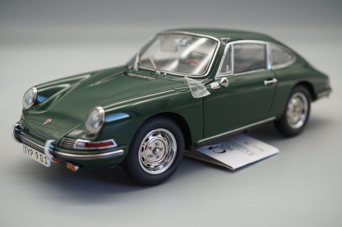 1/18 Porsche 901 Coupe Irish Green #1820/5000 CMC M-067B -pre-owned -FH306