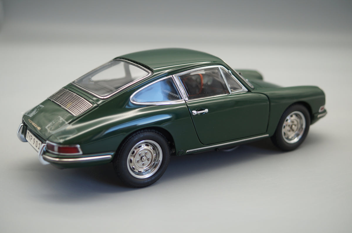 1/18 Porsche 901 Coupe Irish Green #1820/5000 CMC M-067B -pre-owned -FH306