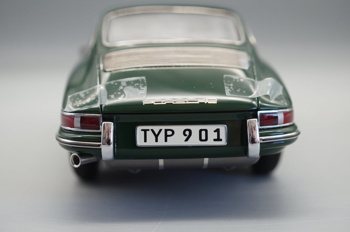 1/18 Porsche 901 Coupe Irish Green #1820/5000 CMC M-067B -pre-owned -FH306