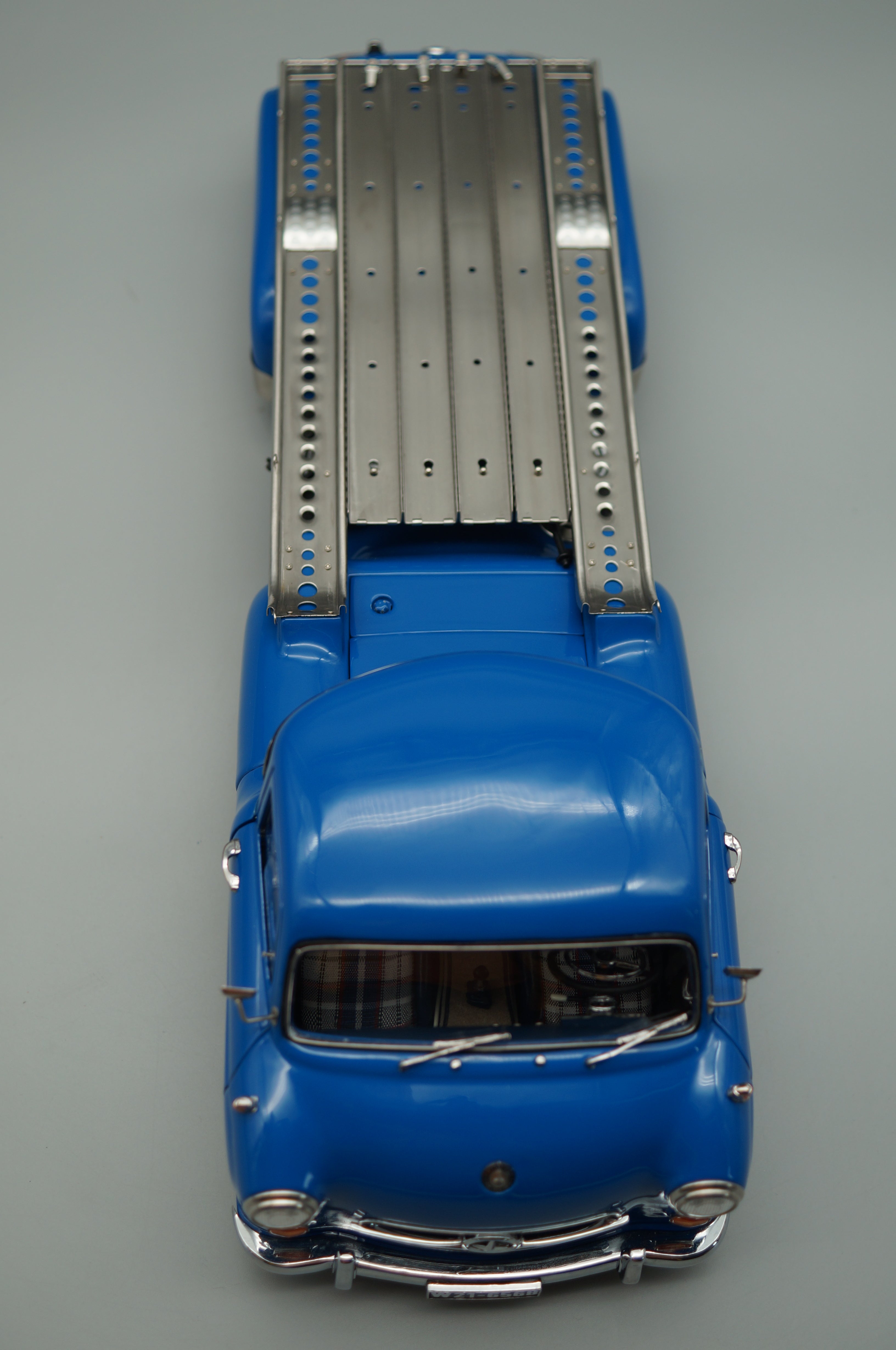 Mercedes-Benz racing transporter with 300 SLR #701 Dirty Hero CMC M-163 pre-owned