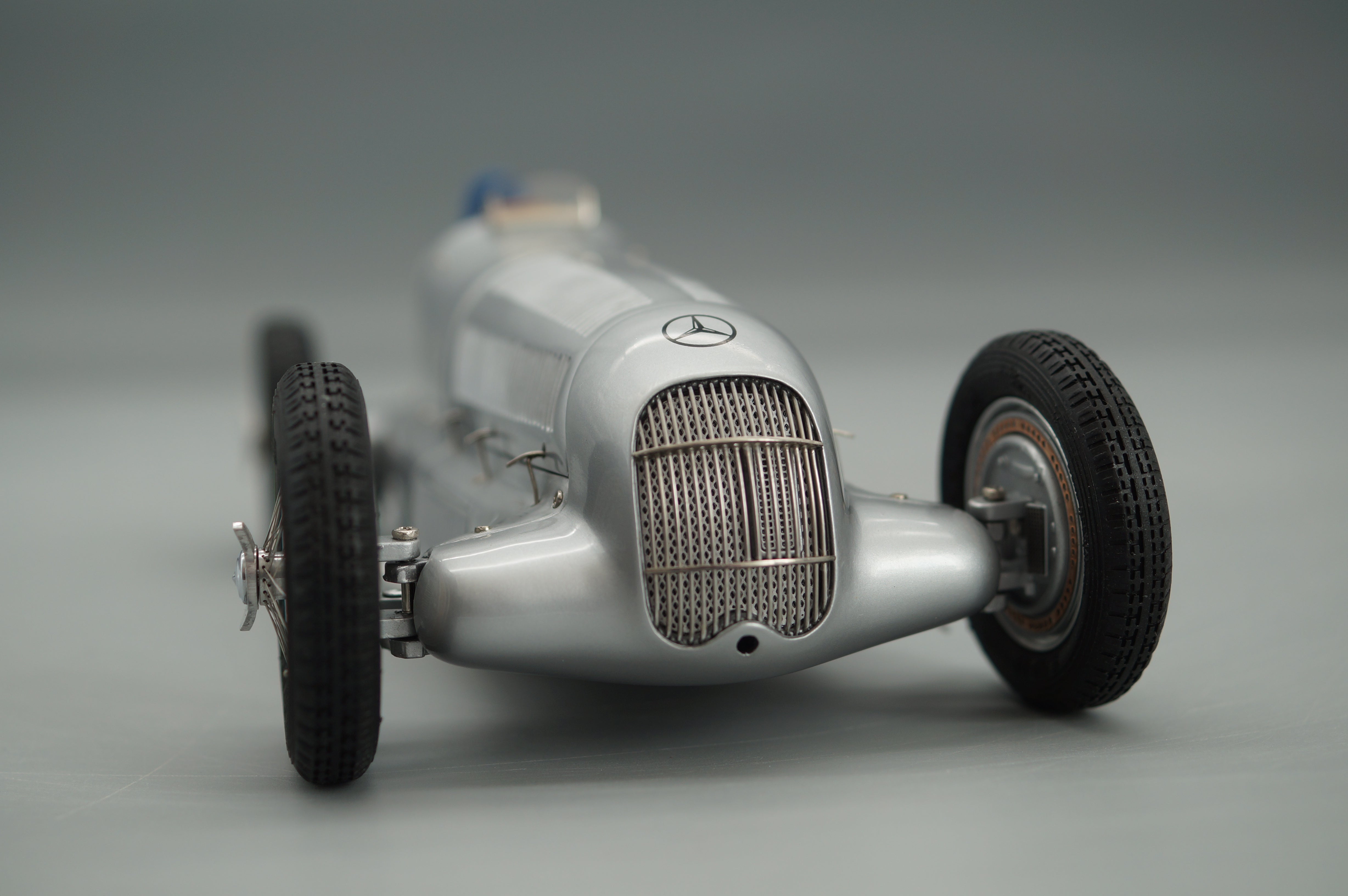 1/18 Mercedes-Benz W25 1934 'Der erste Silberpfeil' CMC M-033 -pre-owned- FH314