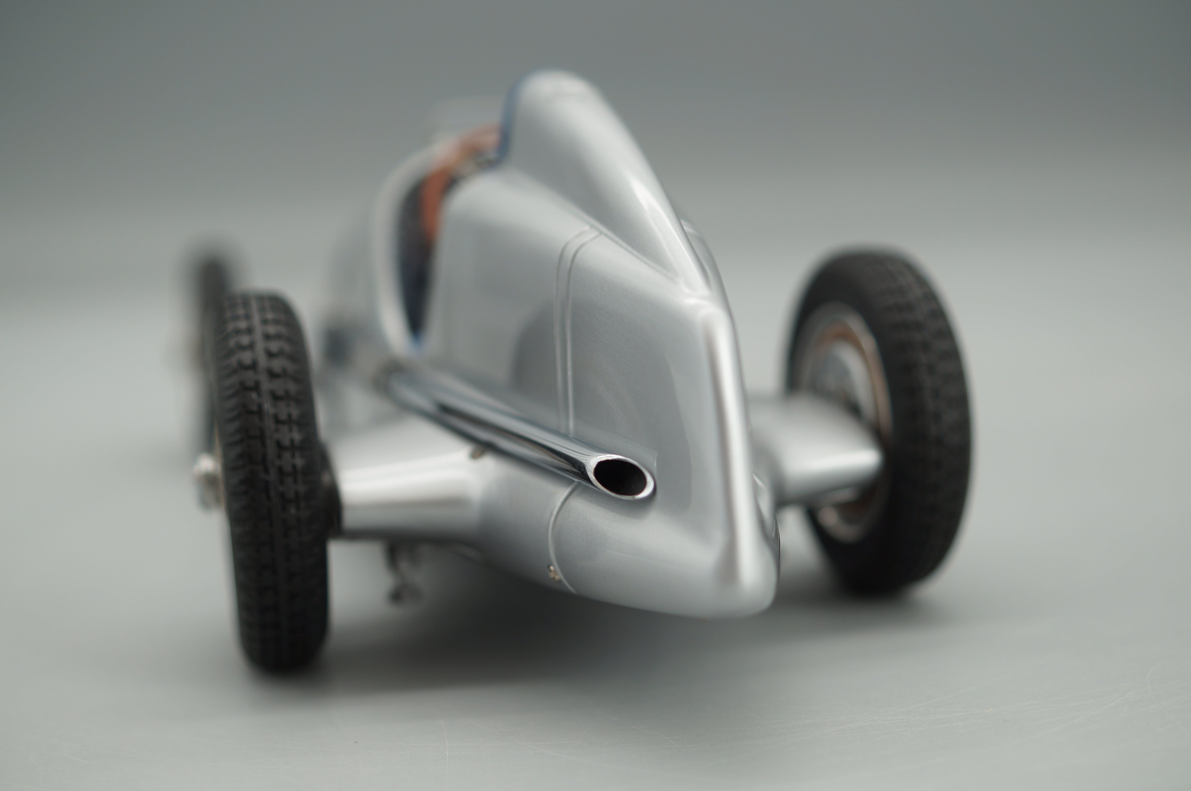 1/18 Mercedes-Benz W25 1934 'Der erste Silberpfeil' CMC M-033 -pre-owned- FH314