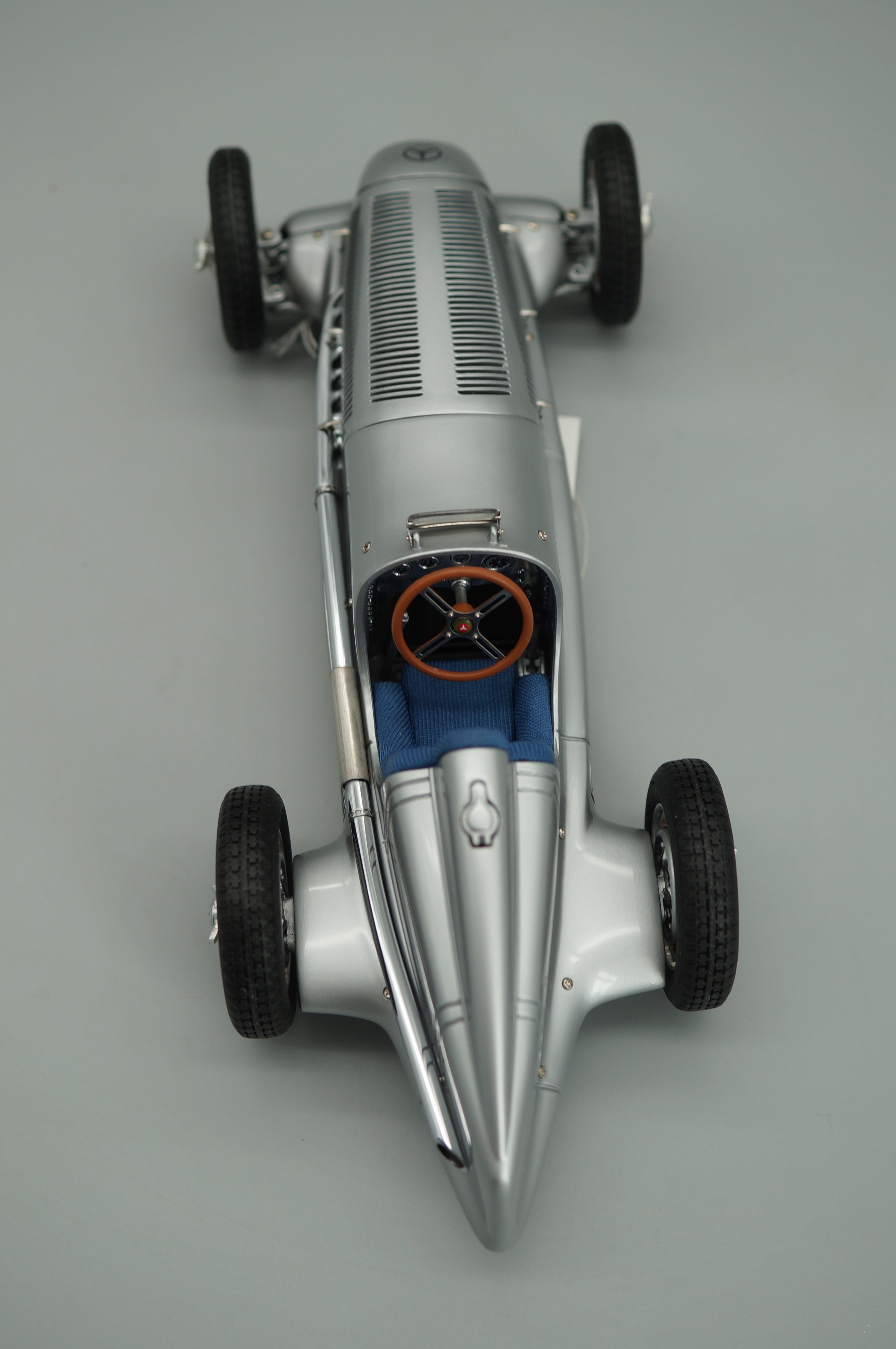 1/18 Mercedes-Benz W25 1934 'Der erste Silberpfeil' CMC M-033 -pre-owned- FH314