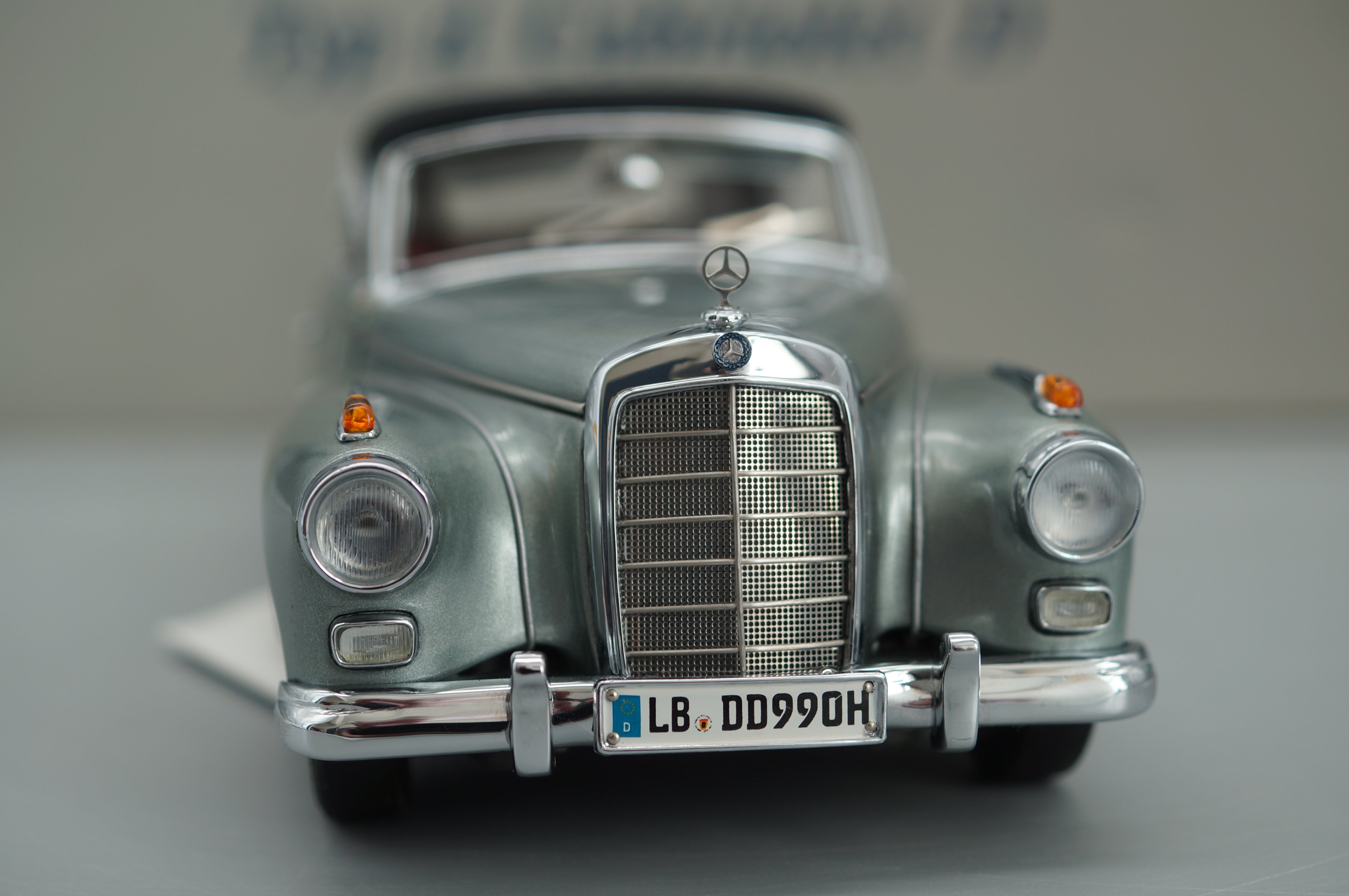 1/24 Mercedes-Benz 300d Adenauer Cabriolet #1256 CMC M-026 -pre-owned -FH316