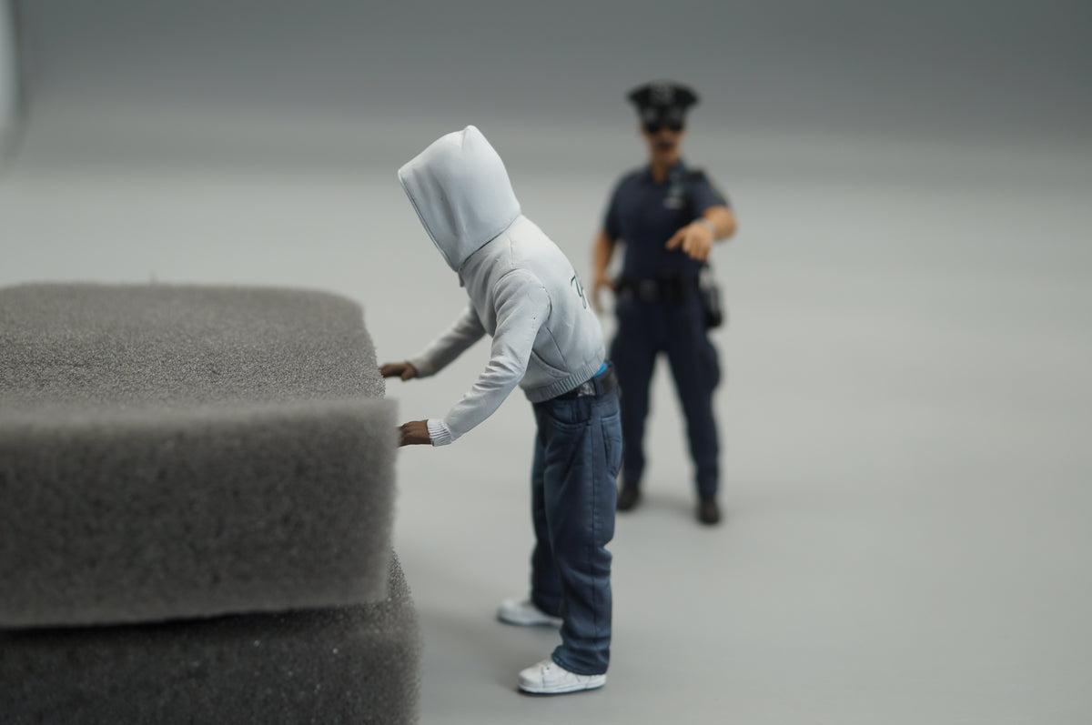 1/18 NY POLICE OFFICER & CRIMINAL von SF Scale Figures - Handarbeit - pre-owned
