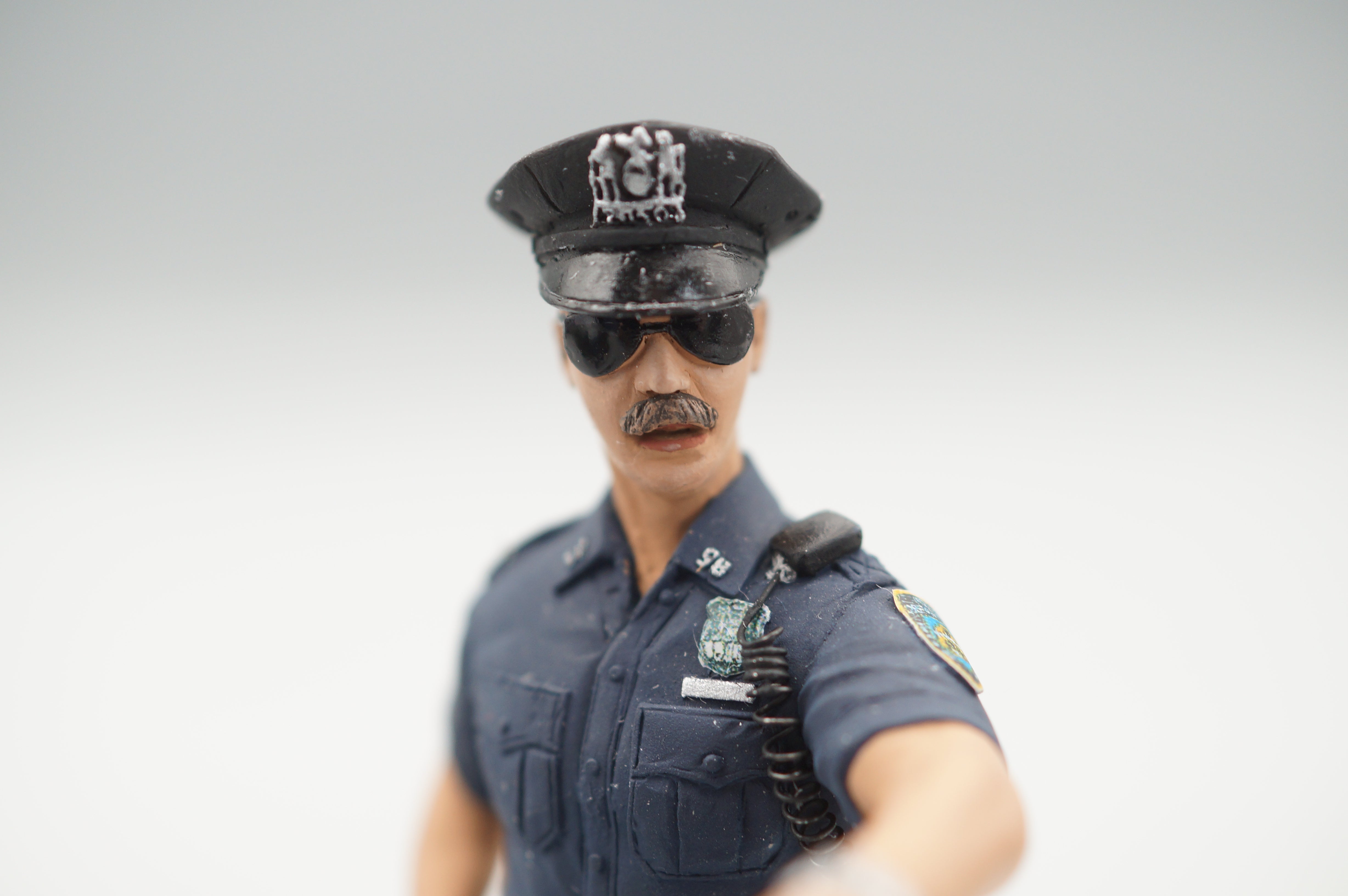 1/18 NY POLICE OFFICER & CRIMINAL von SF Scale Figures - Handarbeit - pre-owned