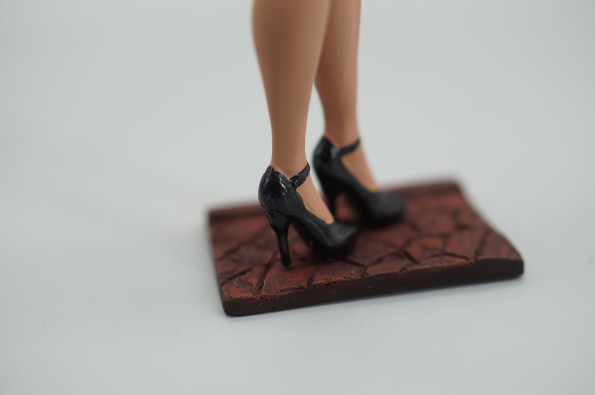 1/18 Phone Girl von SF Scale Figures - Handarbeit - pre-owned