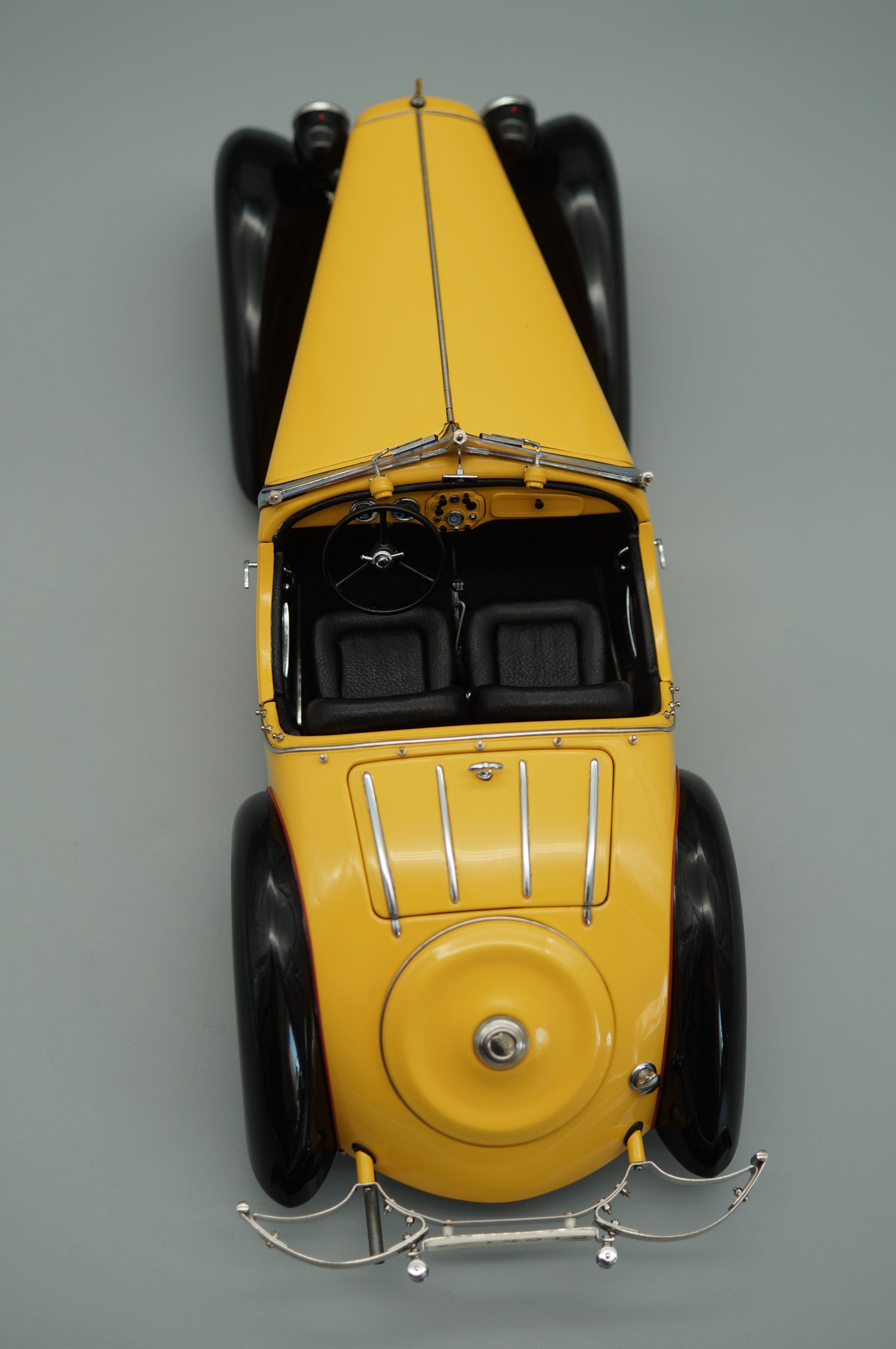 Audi Front 225 Roadster black-yellow CMC M-075A -pre-owned- TS674
