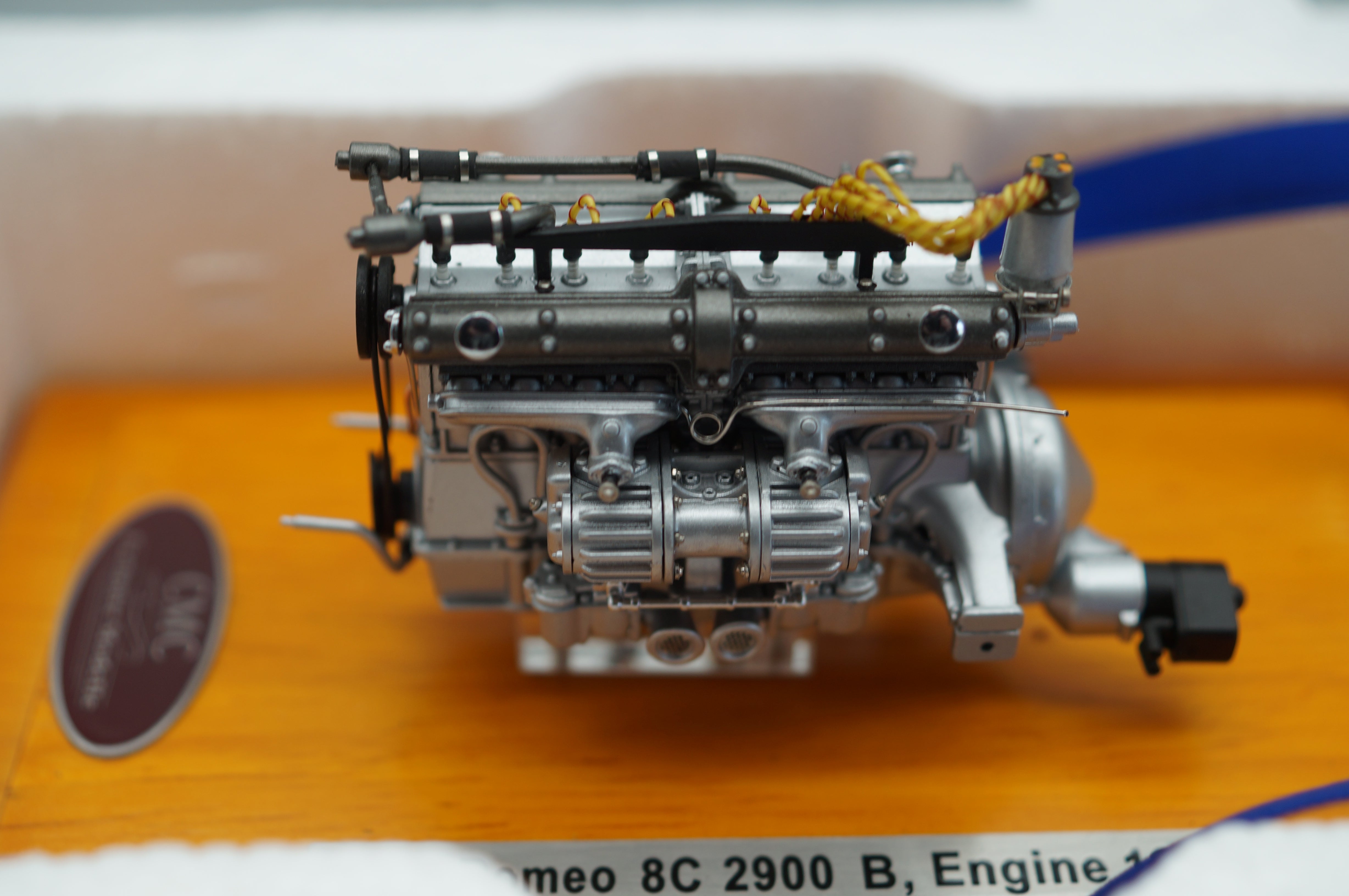 1/18 Alfa Romeo 8C 2900B, engine with showcase CMC M-131 -pre-owned- TS678
