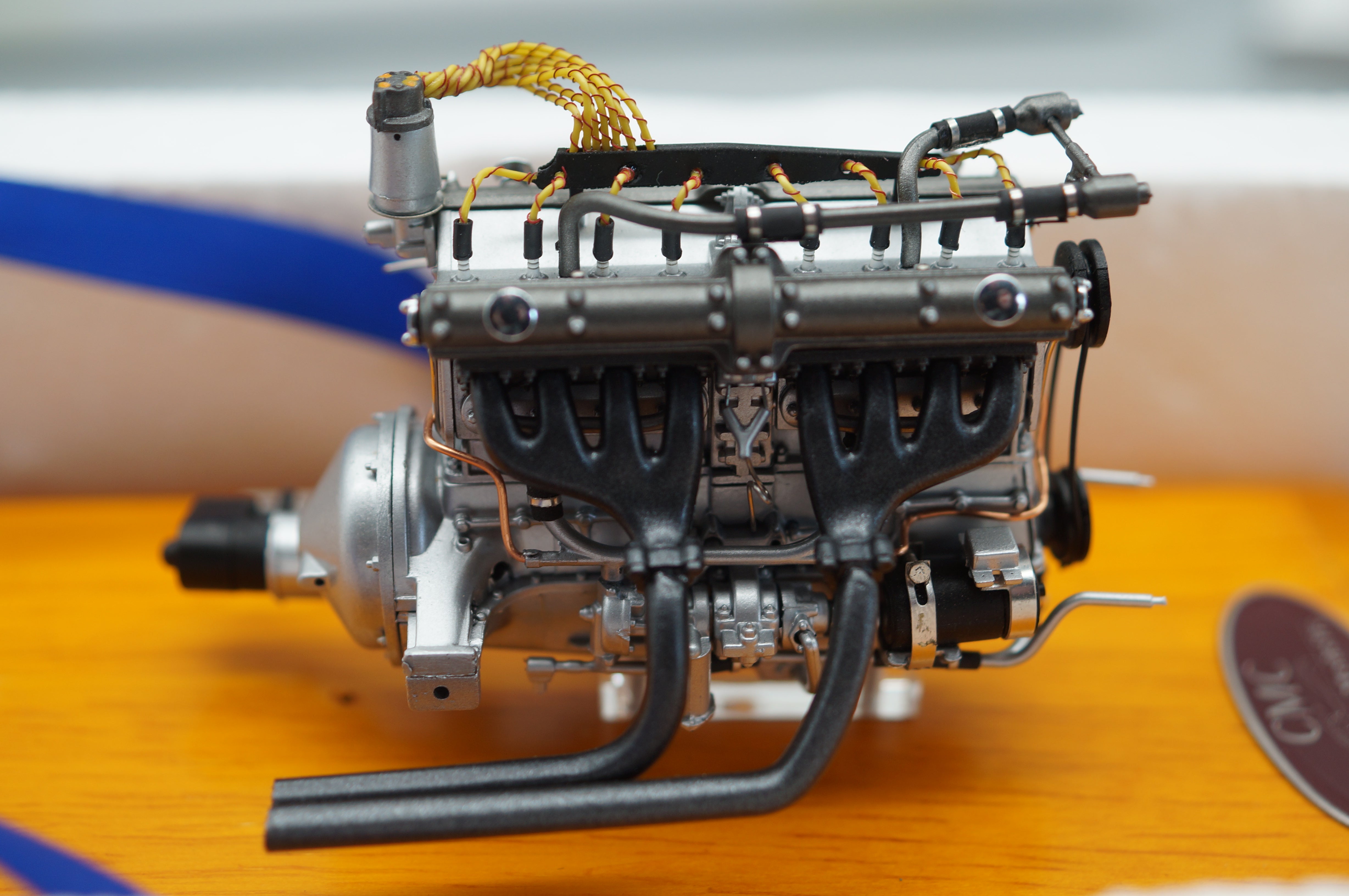 1/18 Alfa Romeo 8C 2900B, Motor mit Vitrine CMC M-131 -pre-owned- TS678