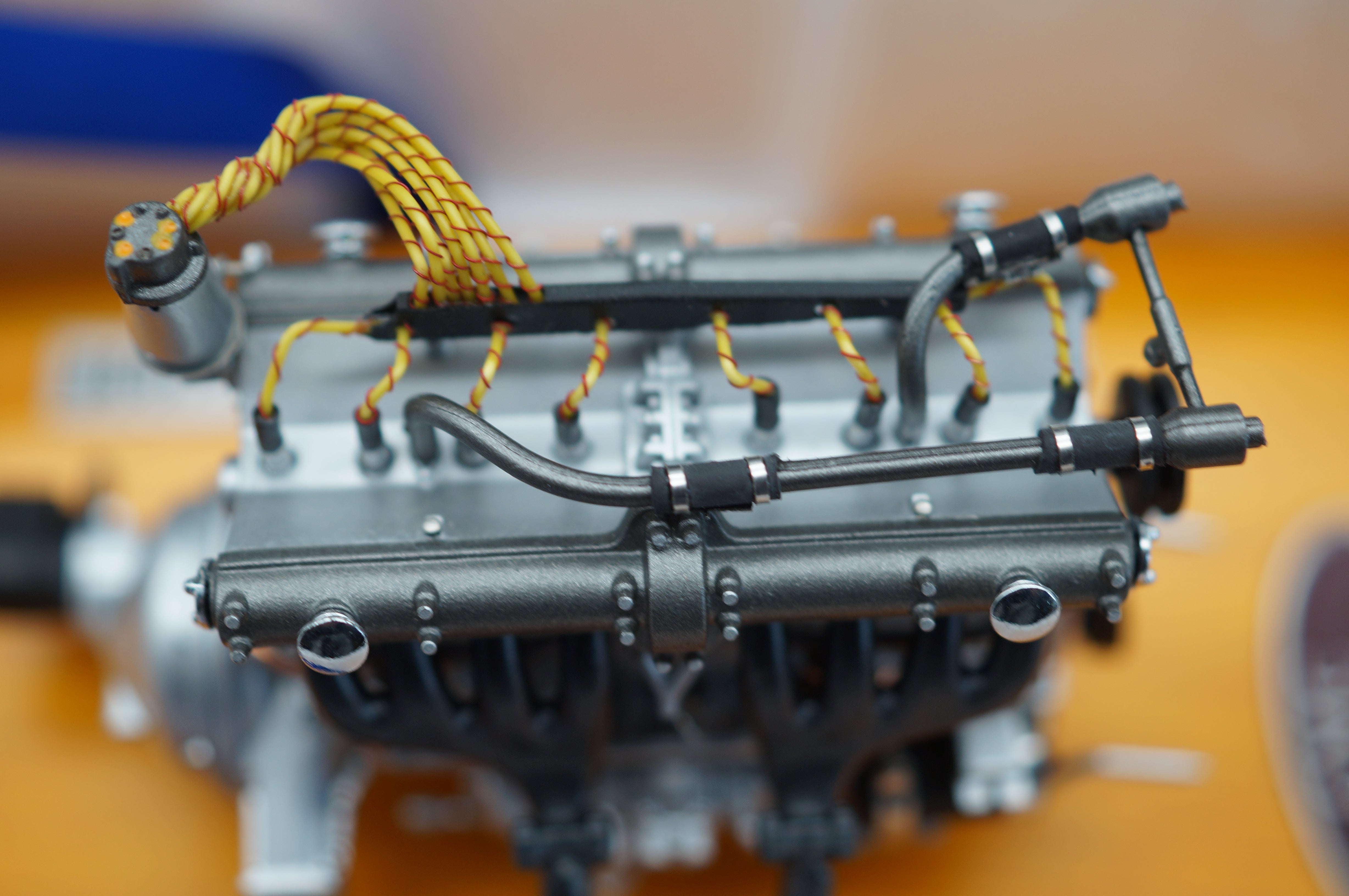 1/18 Alfa Romeo 8C 2900B, Motor mit Vitrine CMC M-131 -pre-owned- TS678