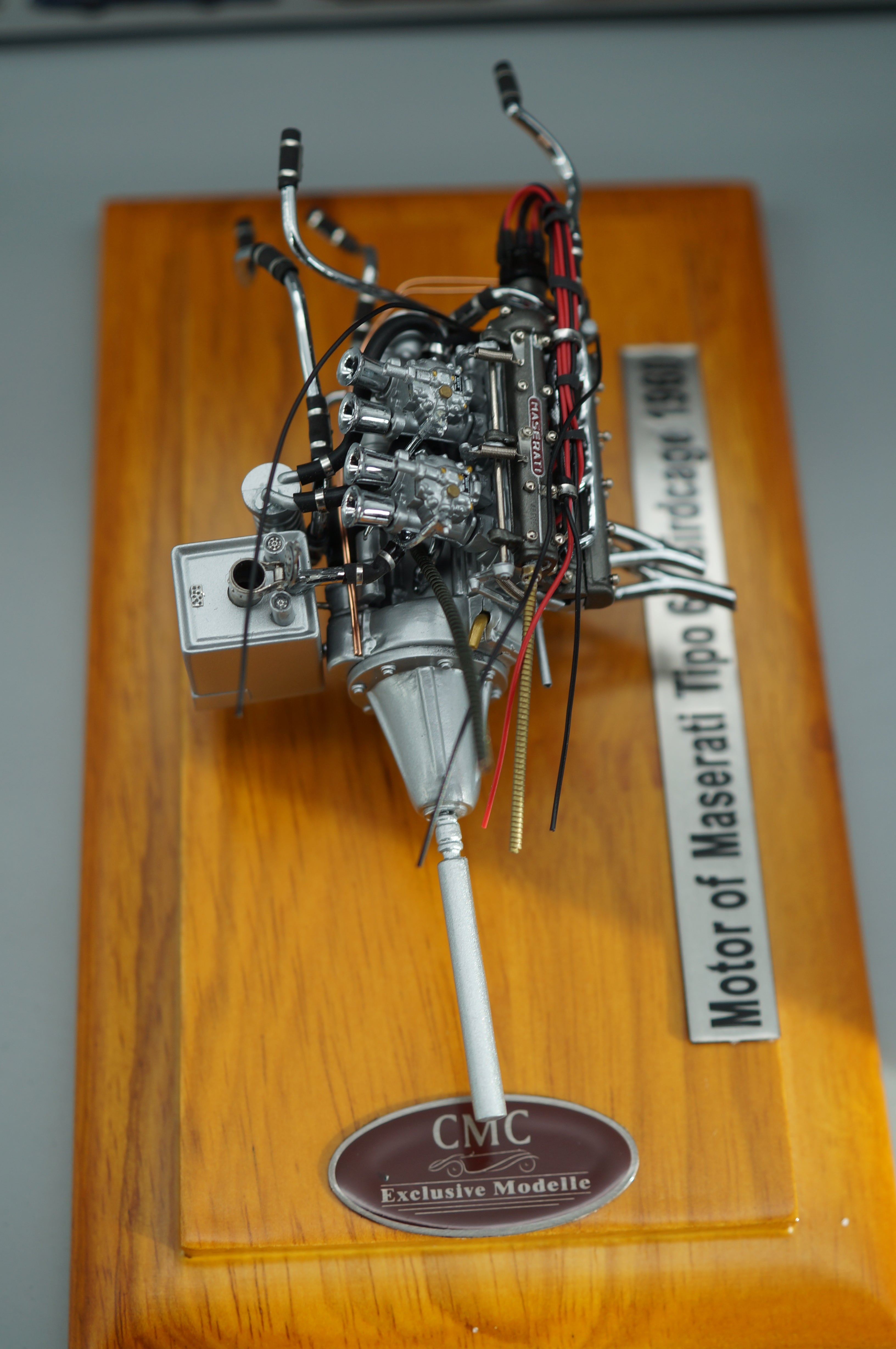 1/18 Maserati Birdcage Tipo 61 engine with display case CMC M-126 - pre-owned- WH111A