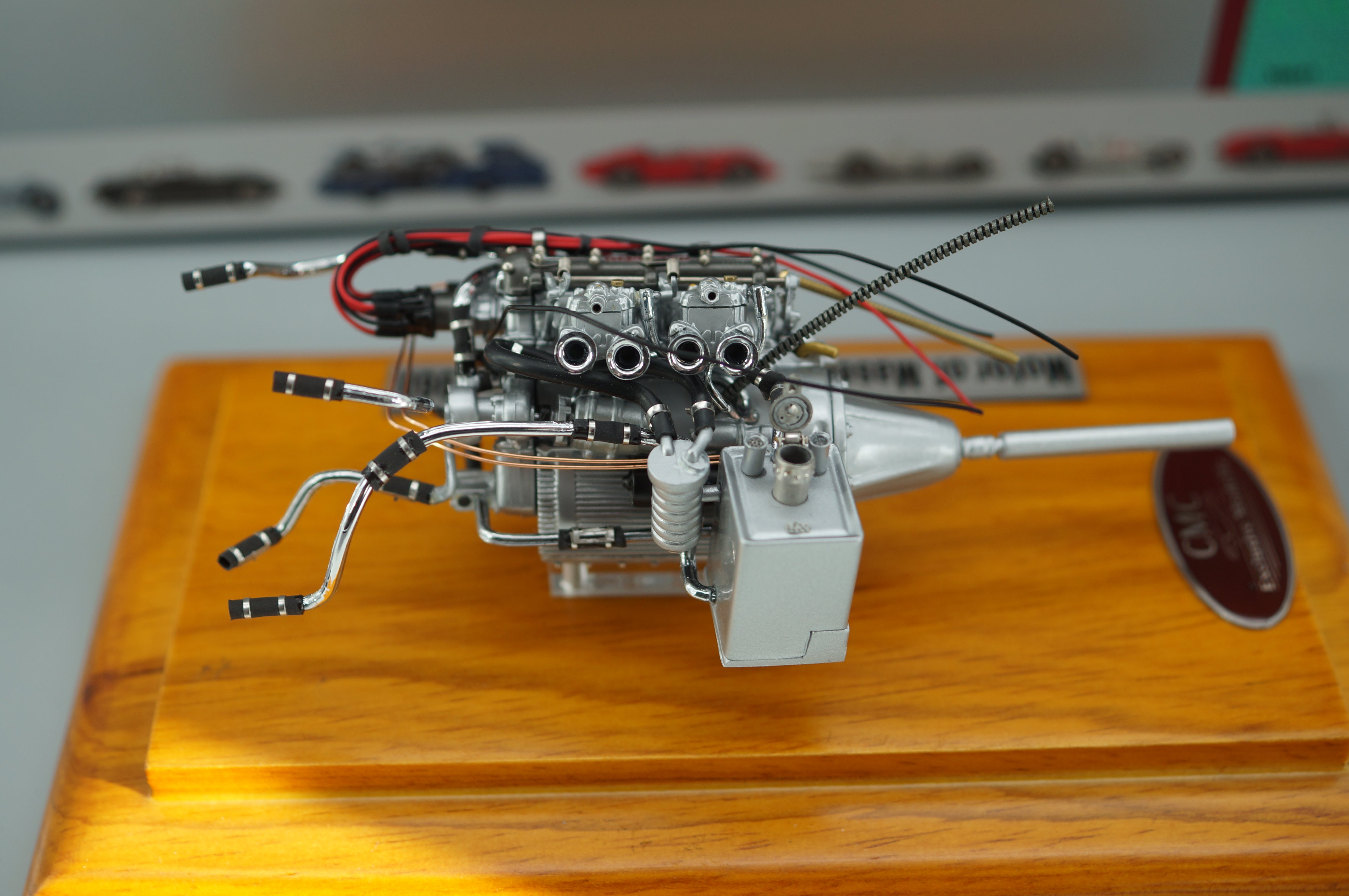 1/18 Maserati Birdcage Tipo 61 engine with display case CMC M-126 - pre-owned- WH111A