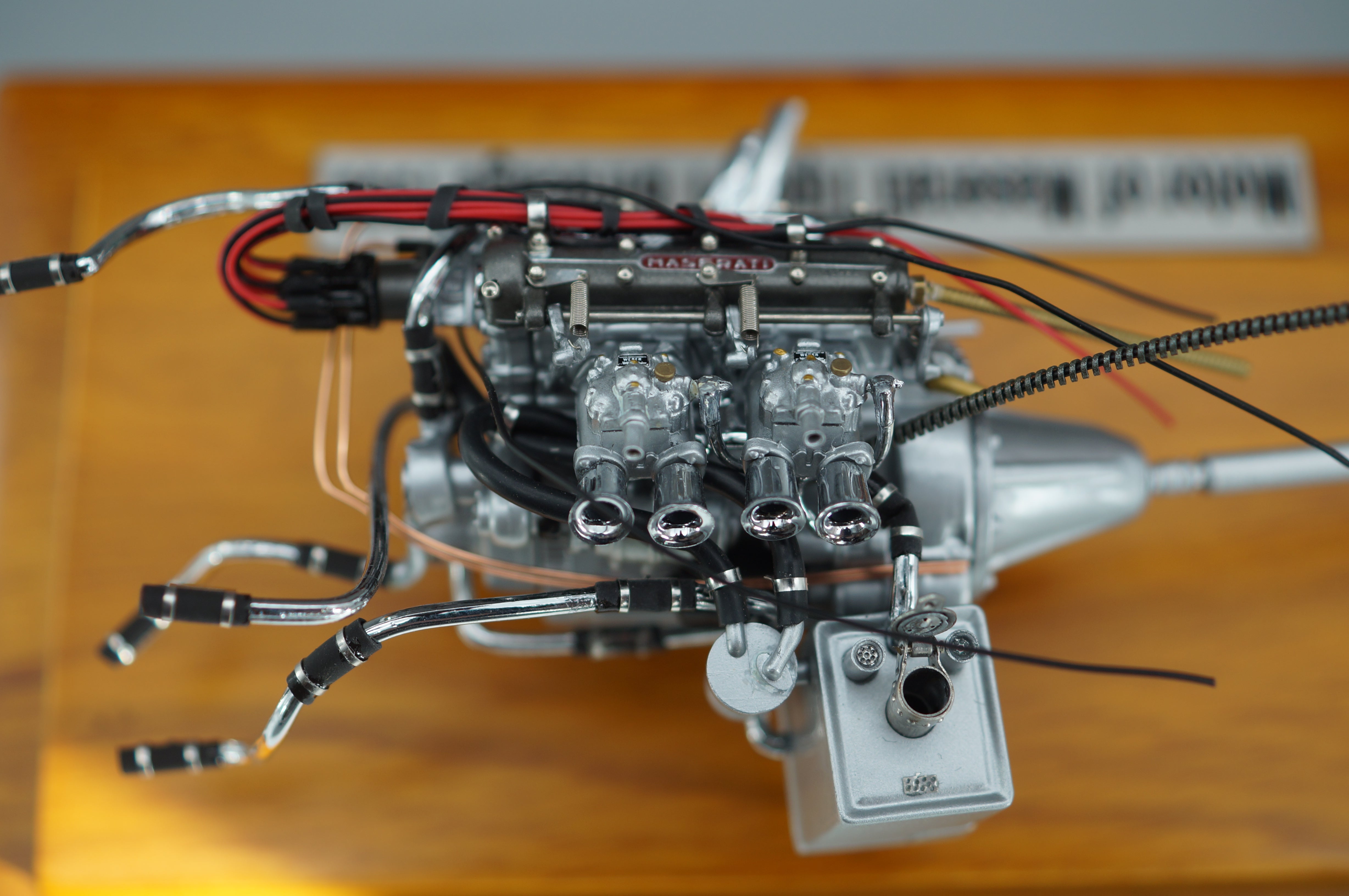 1/18 Maserati Birdcage Tipo 61 engine with display case CMC M-126 - pre-owned- WH111A