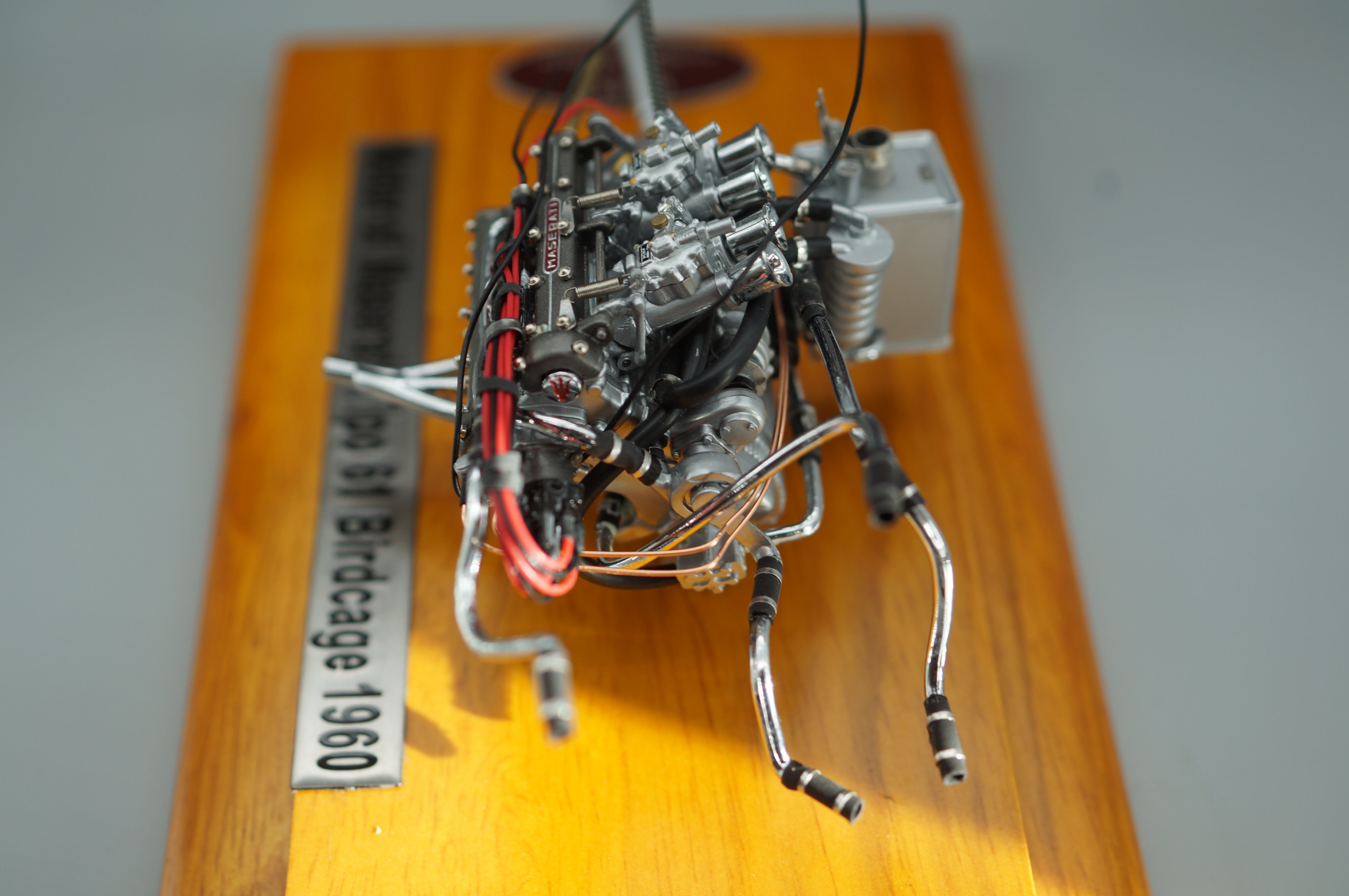 1/18 Maserati Birdcage Tipo 61 engine with display case CMC M-126 - pre-owned- WH111A