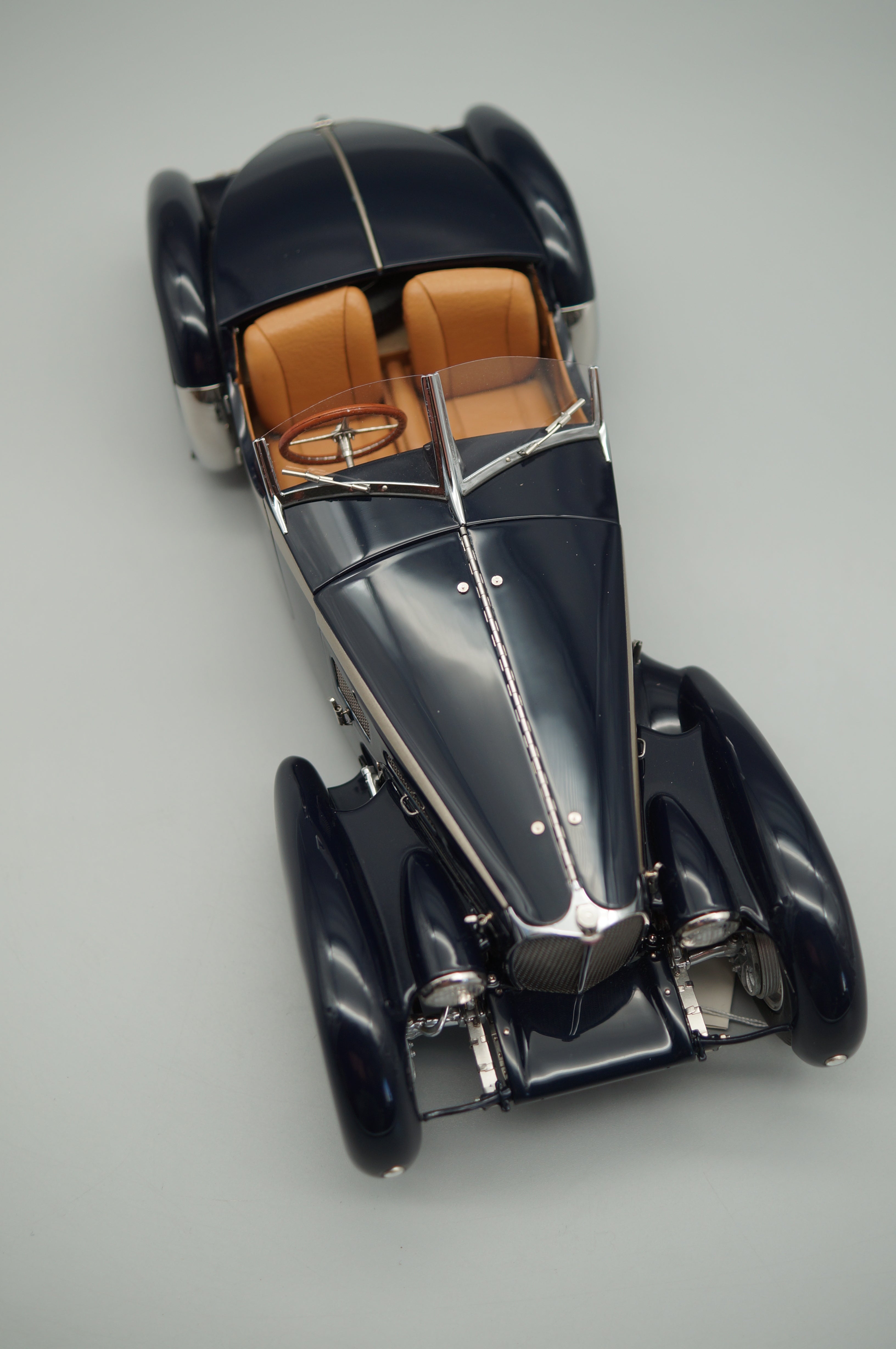 1/18 Bugatti 57 SC Corsica Roadster CMC M-106 -pre-owned- HPRF684