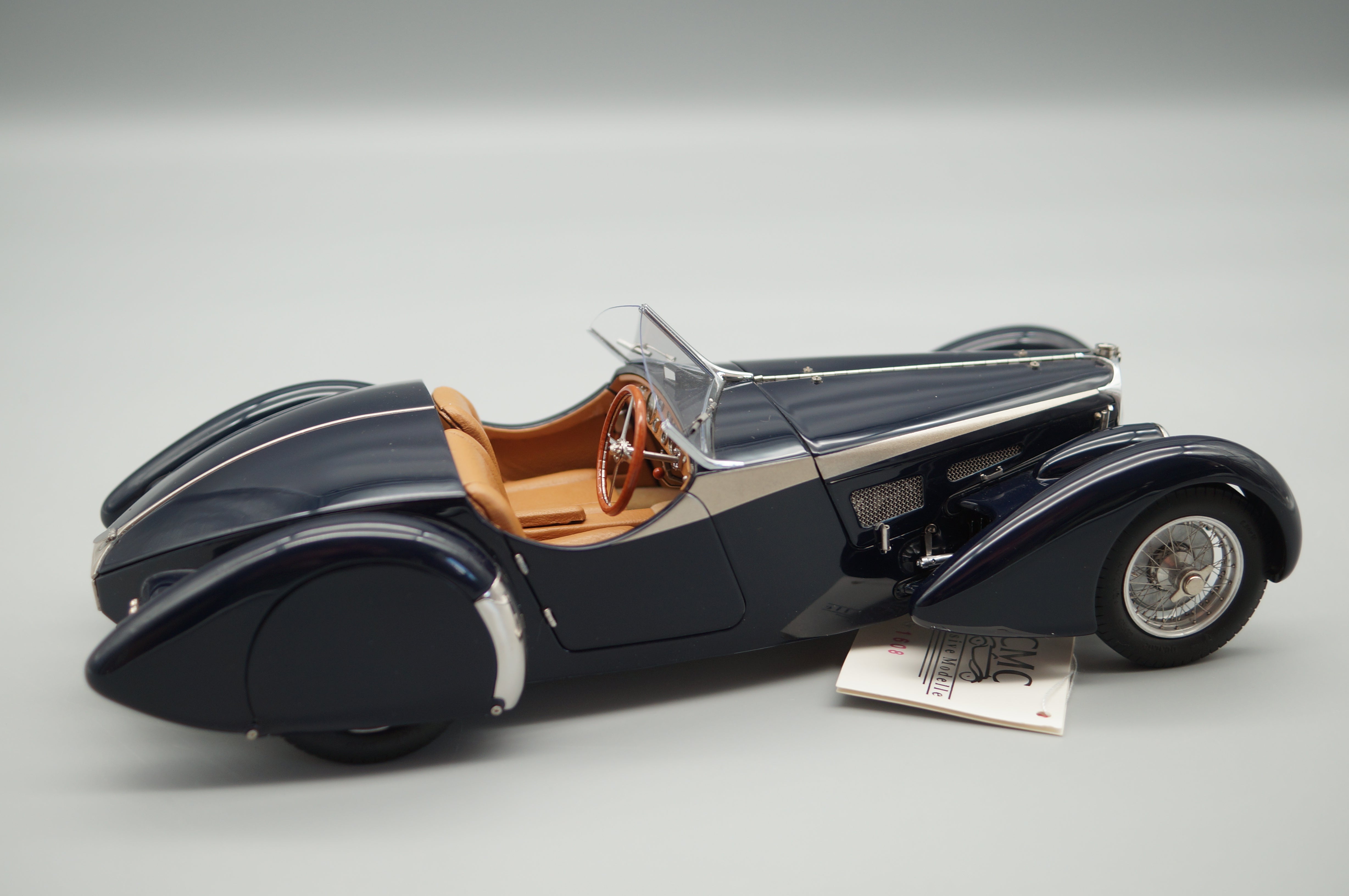 1/18 Bugatti 57 SC Corsica Roadster CMC M-106 -pre-owned- HPRF684