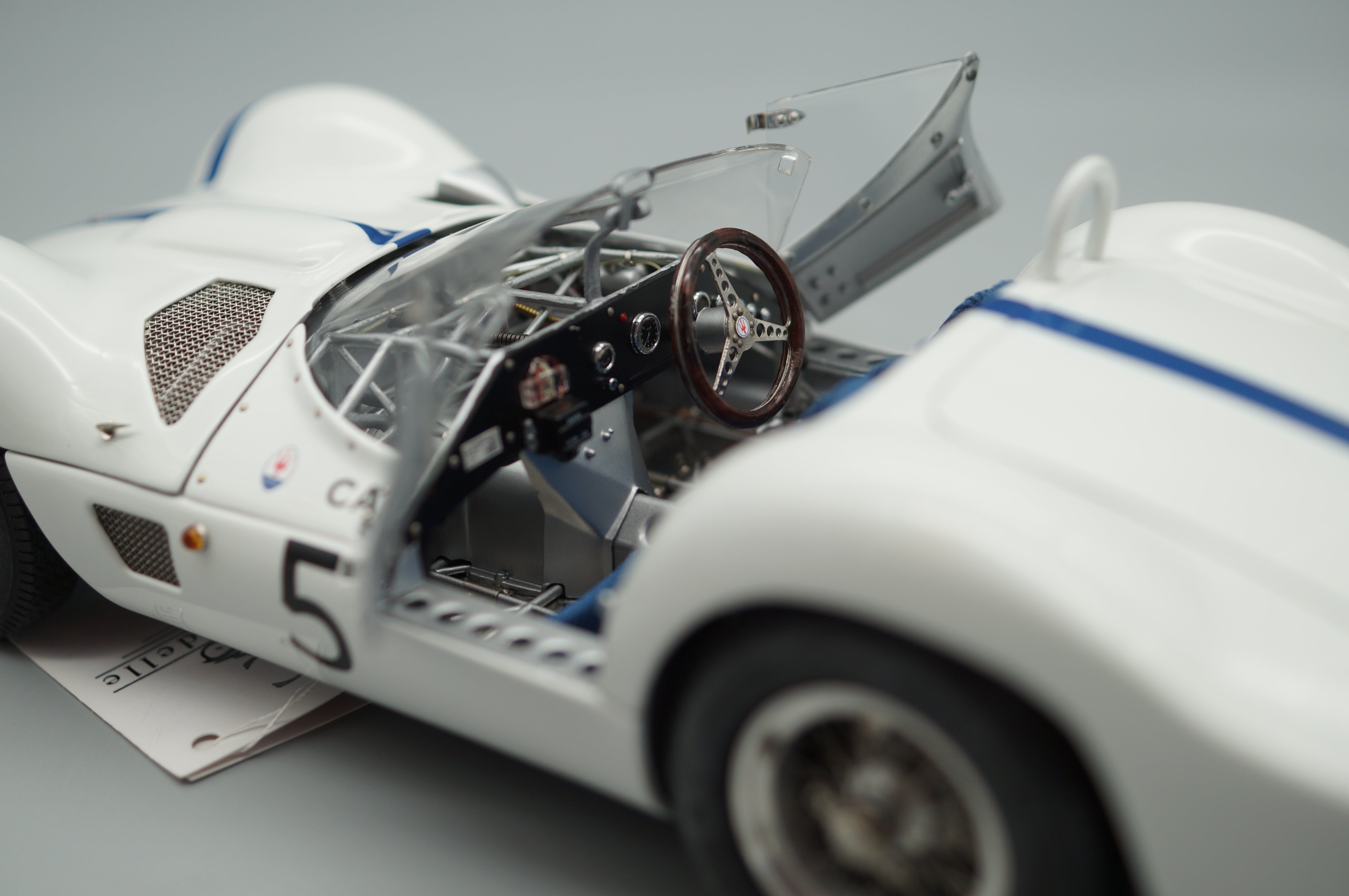 1:18 Maserati Tipo 61 Birdcage #5 CMC M-047 -pre-owned- HPRF685