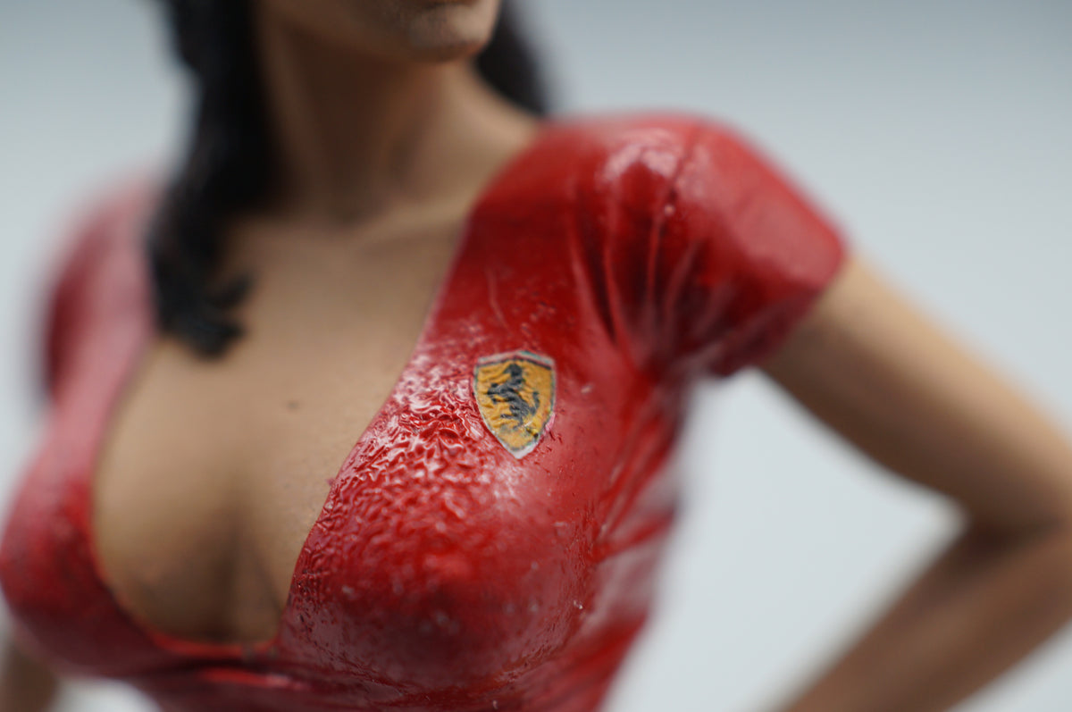 1/18 Ferrari Girl RED DRESS von SF Scale Figures #17/25 - Handarbeit - pre-owned