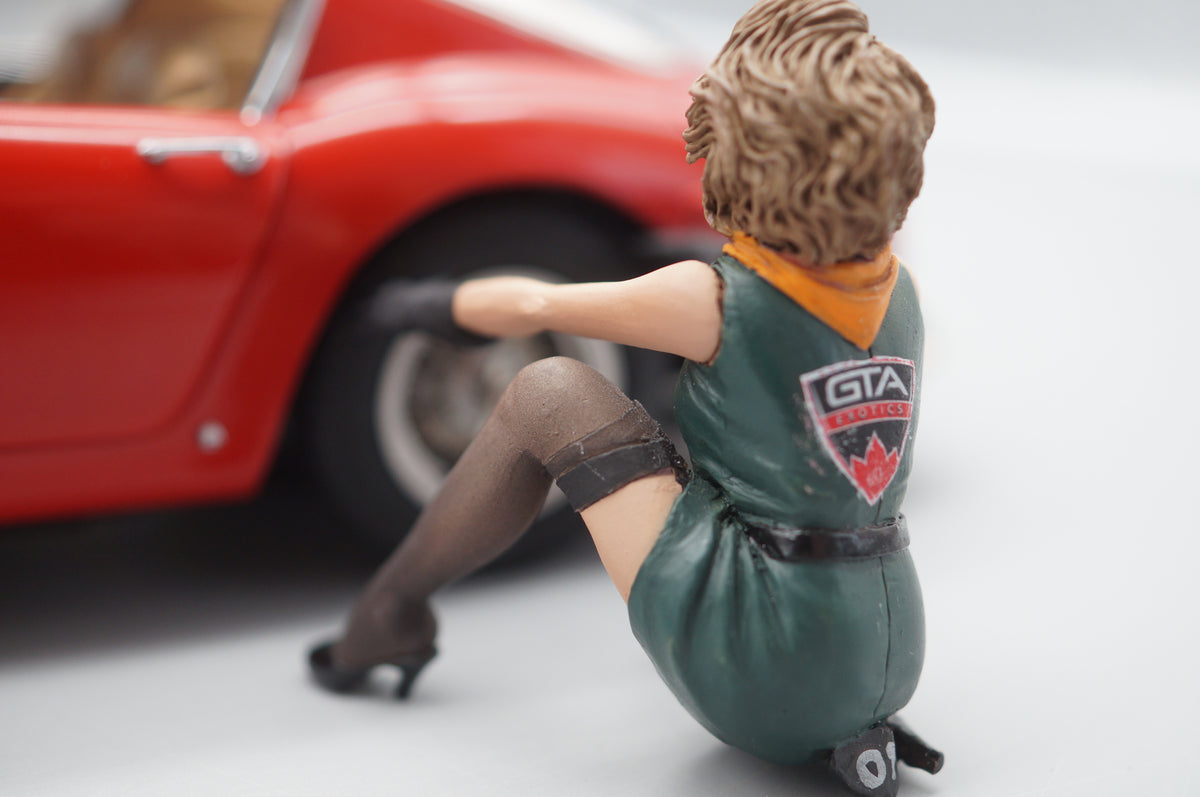 1/18 Girl changing wheel von SF Scale Figures - Handarbeit - pre-owned