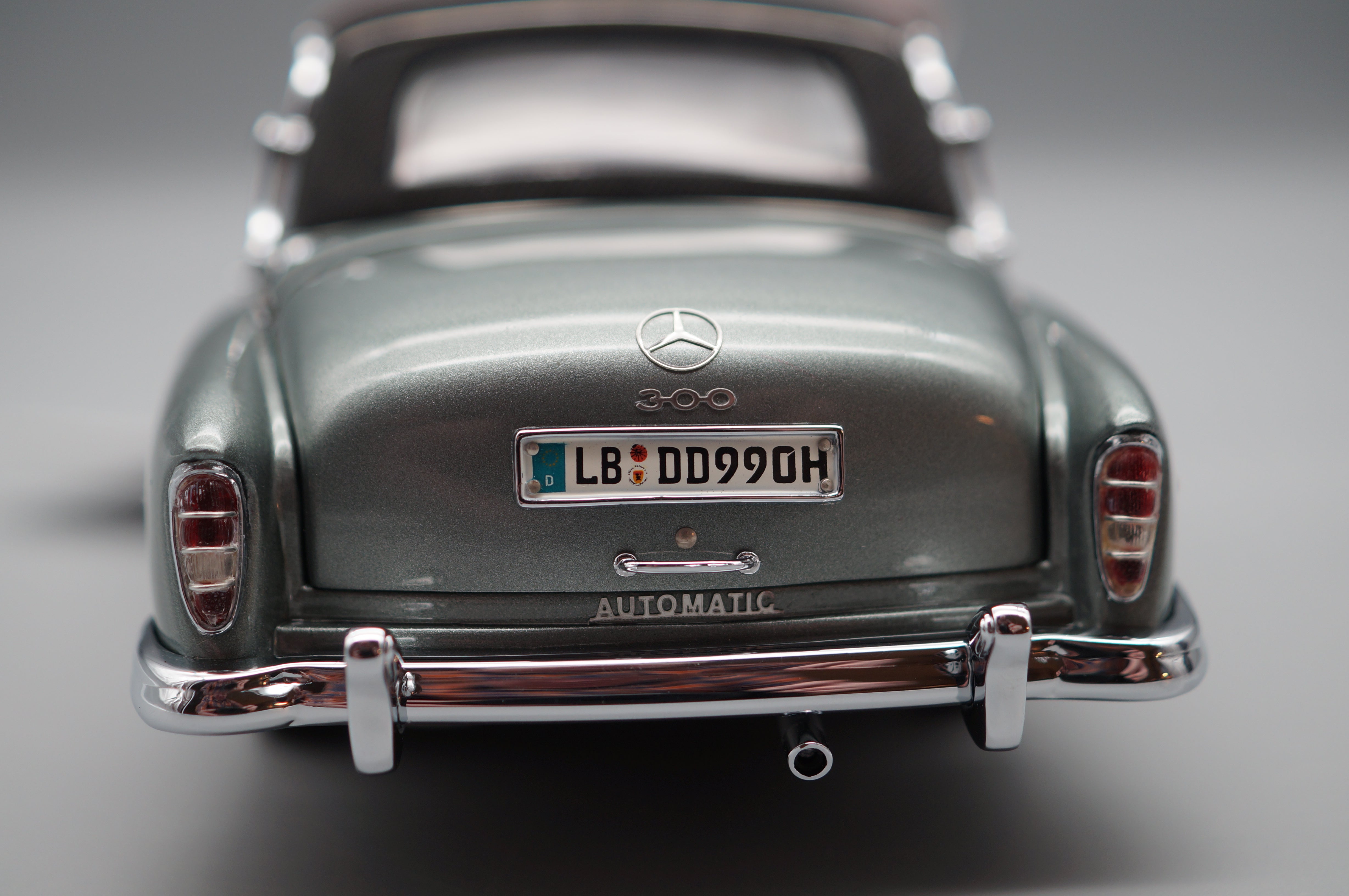 1/24 Mercedes-Benz 300d Cabriolet CMC M-026