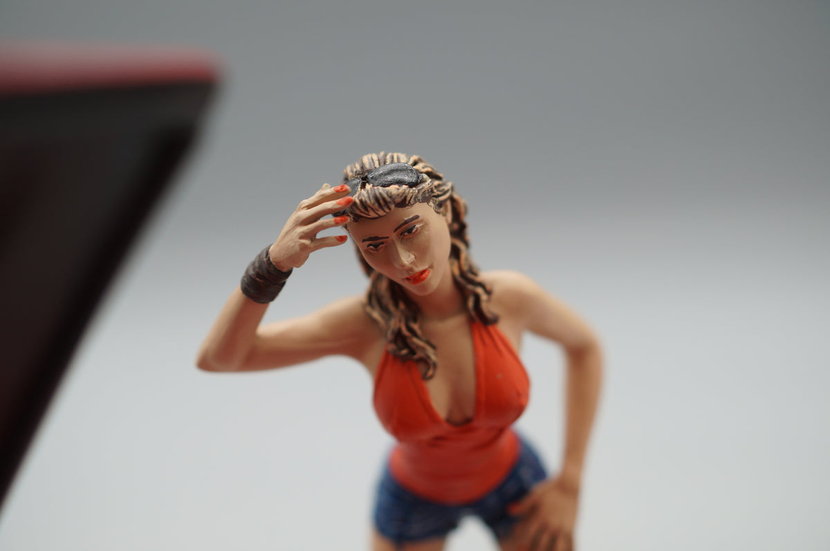 1/18 Girl broken car by SF Scale Figures - Handmade -