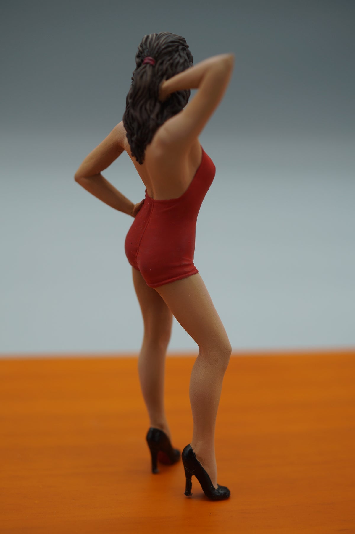 1/18 Posing Girl by SF Scale Figures - Handcrafted -