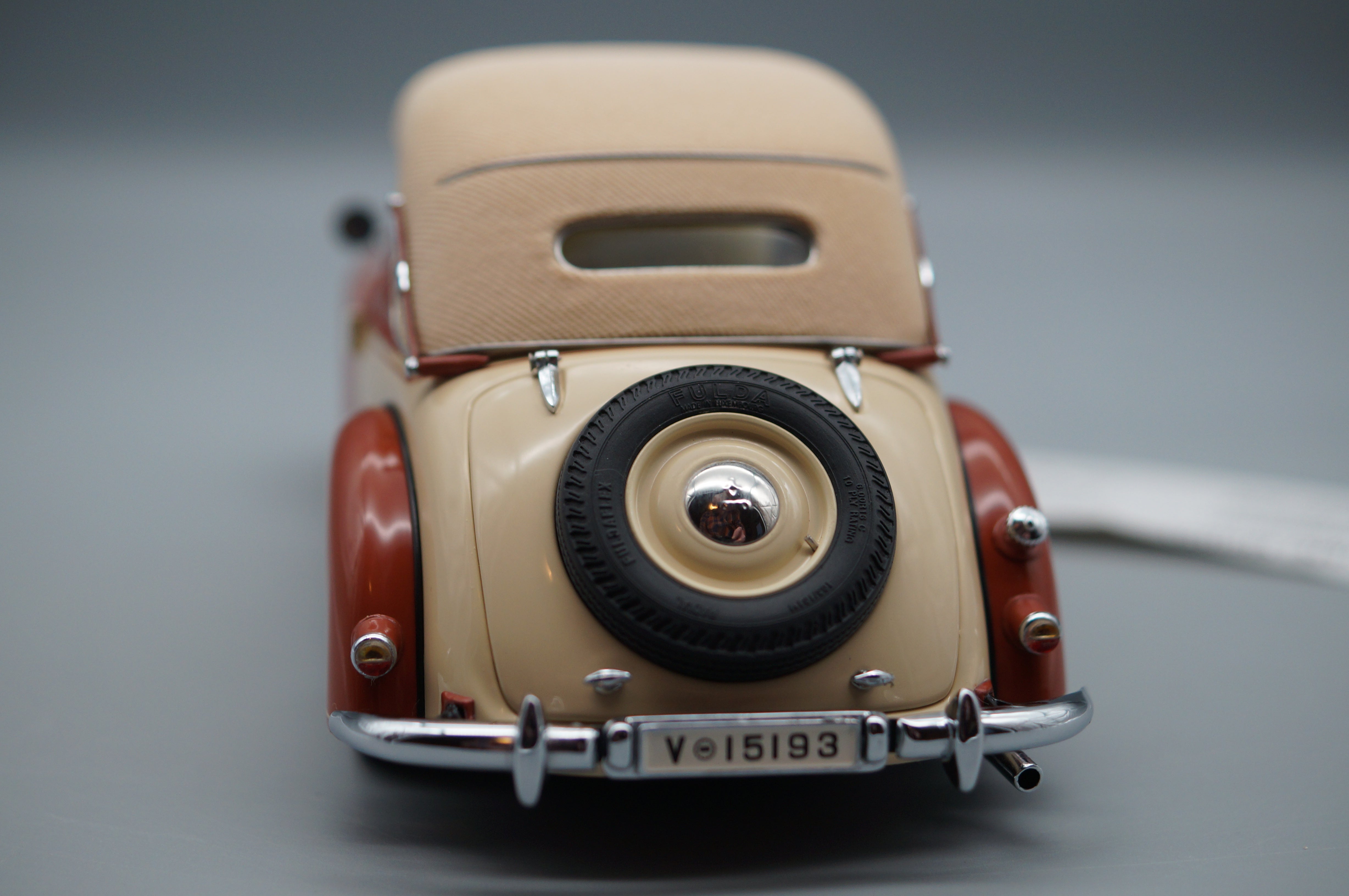 Mercedes-Benz SSK Trossi The Black Prince CMC M-001 white interior 1/24