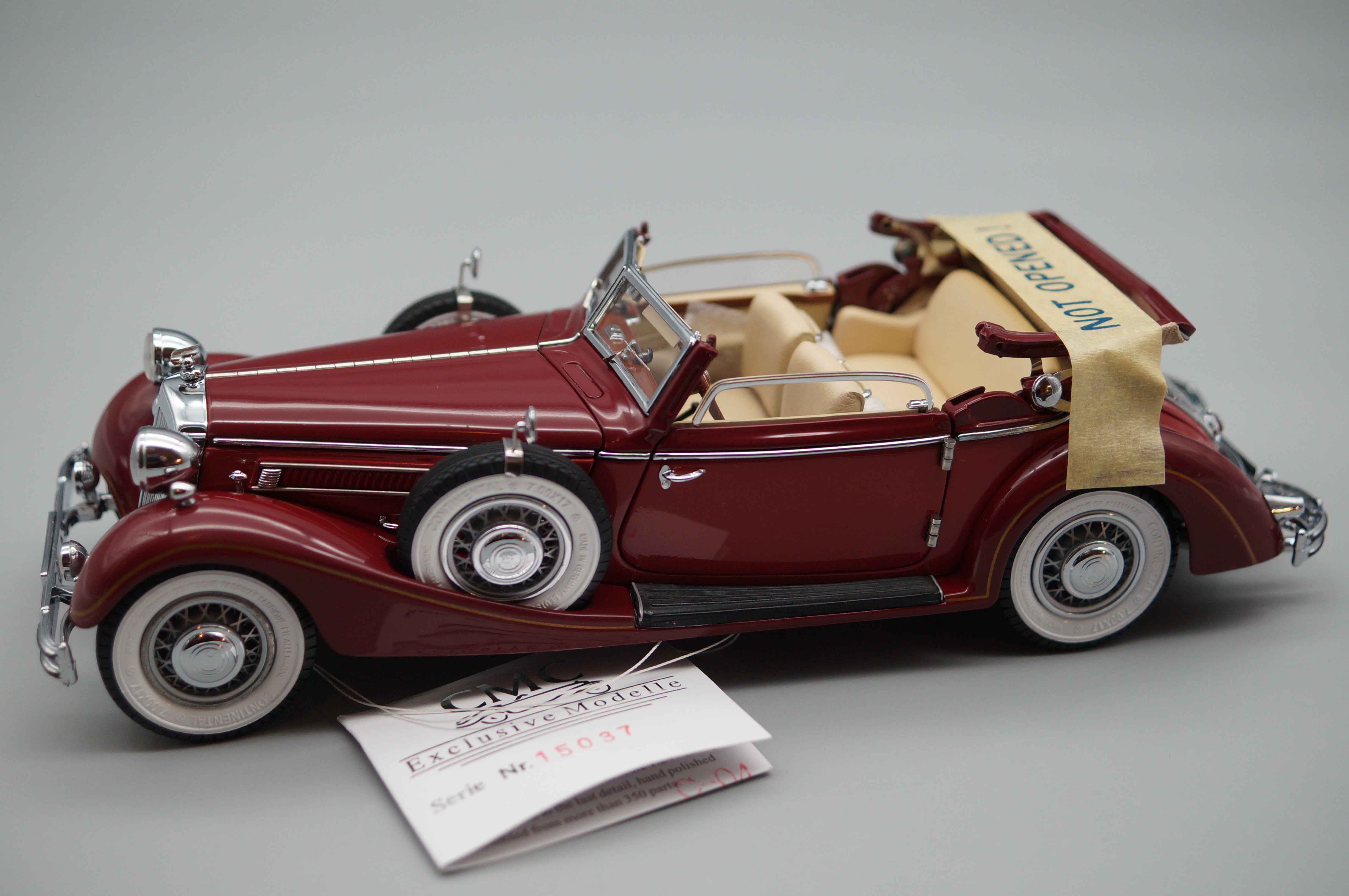 Mercedes-Benz SSK Trossi The Black Prince CMC M-001 white interior 1/24