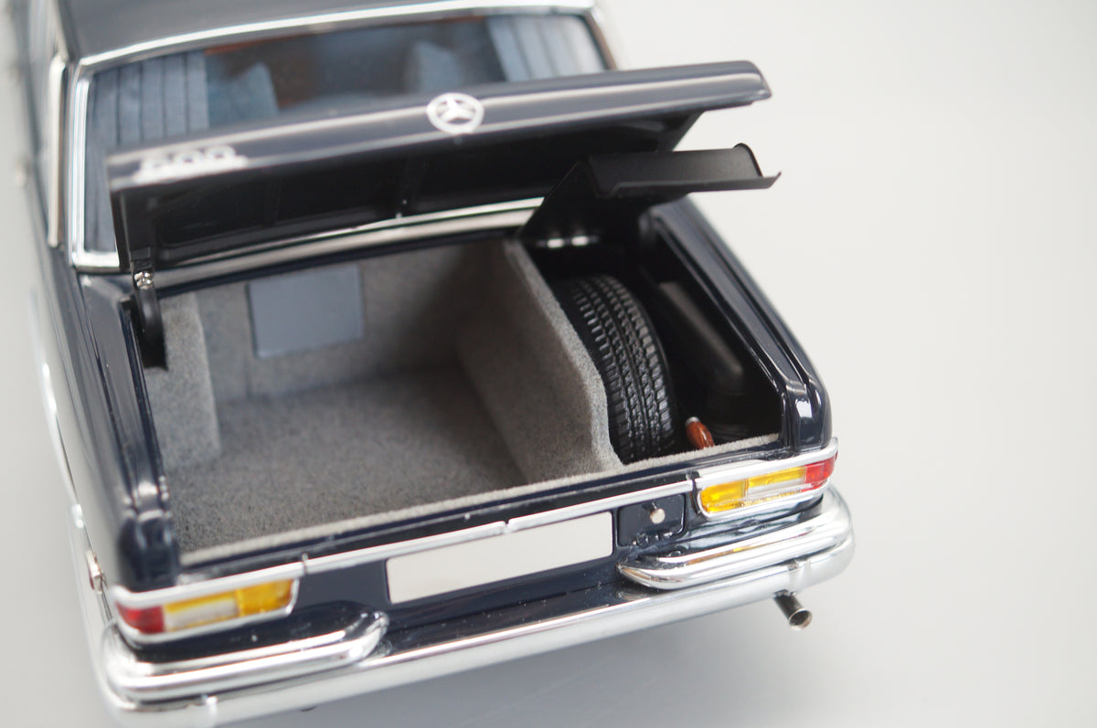 1/18 Mercedes-Benz 600 Pullman KING of ROCK’n ROLL #110/800 CMC M-218 -pre-owned- MH340