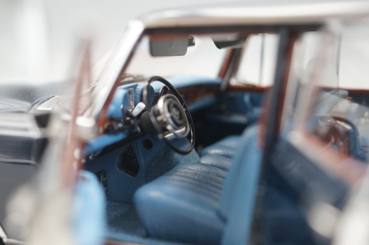 1/18 Mercedes-Benz 600 Pullman KING of ROCK’n ROLL #110/800 CMC M-218 -pre-owned- MH340