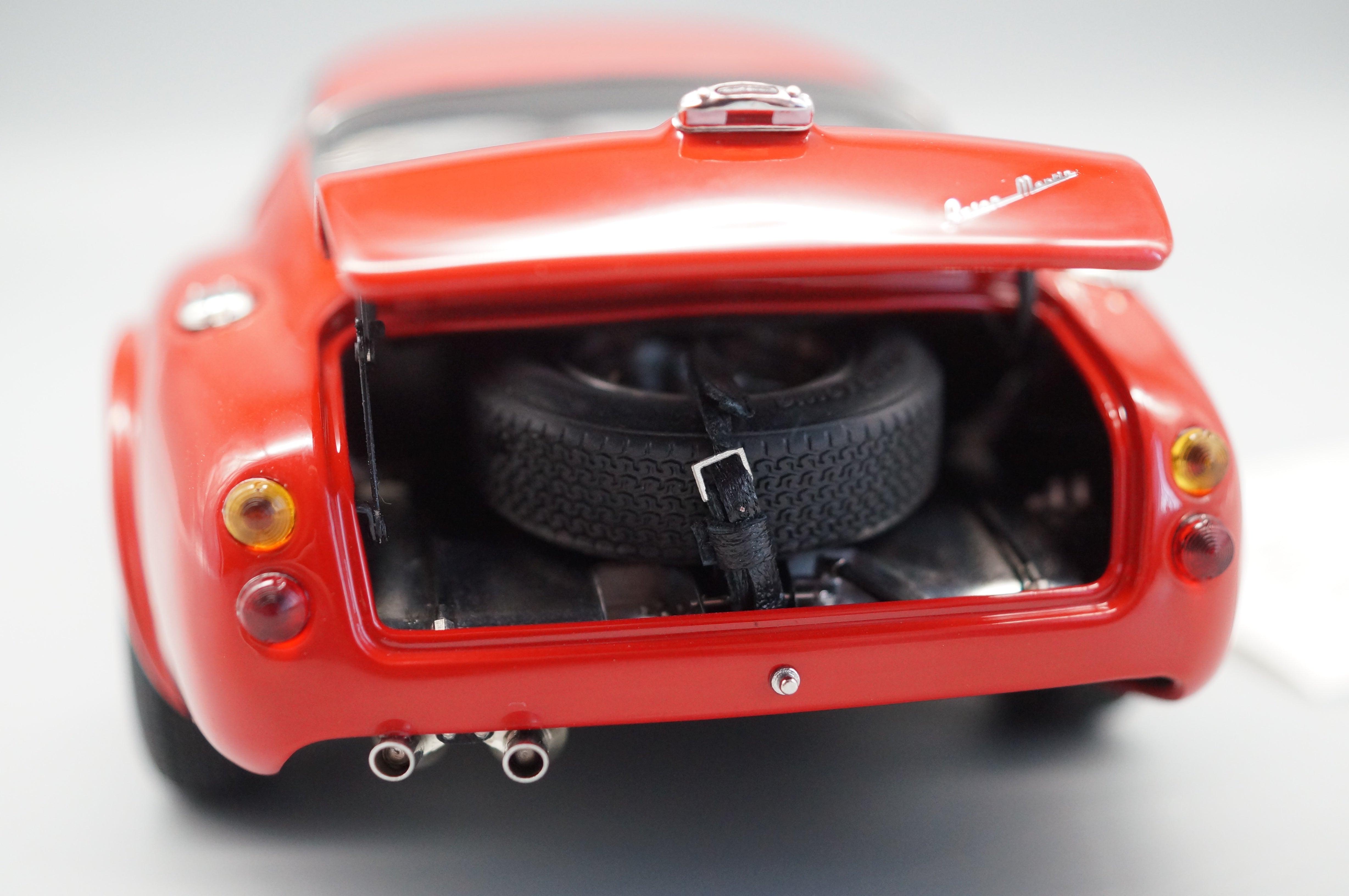 1/18 Aston Martin DB4 GT Zagato red 1961 CMC M-146 LE 1000 pcs