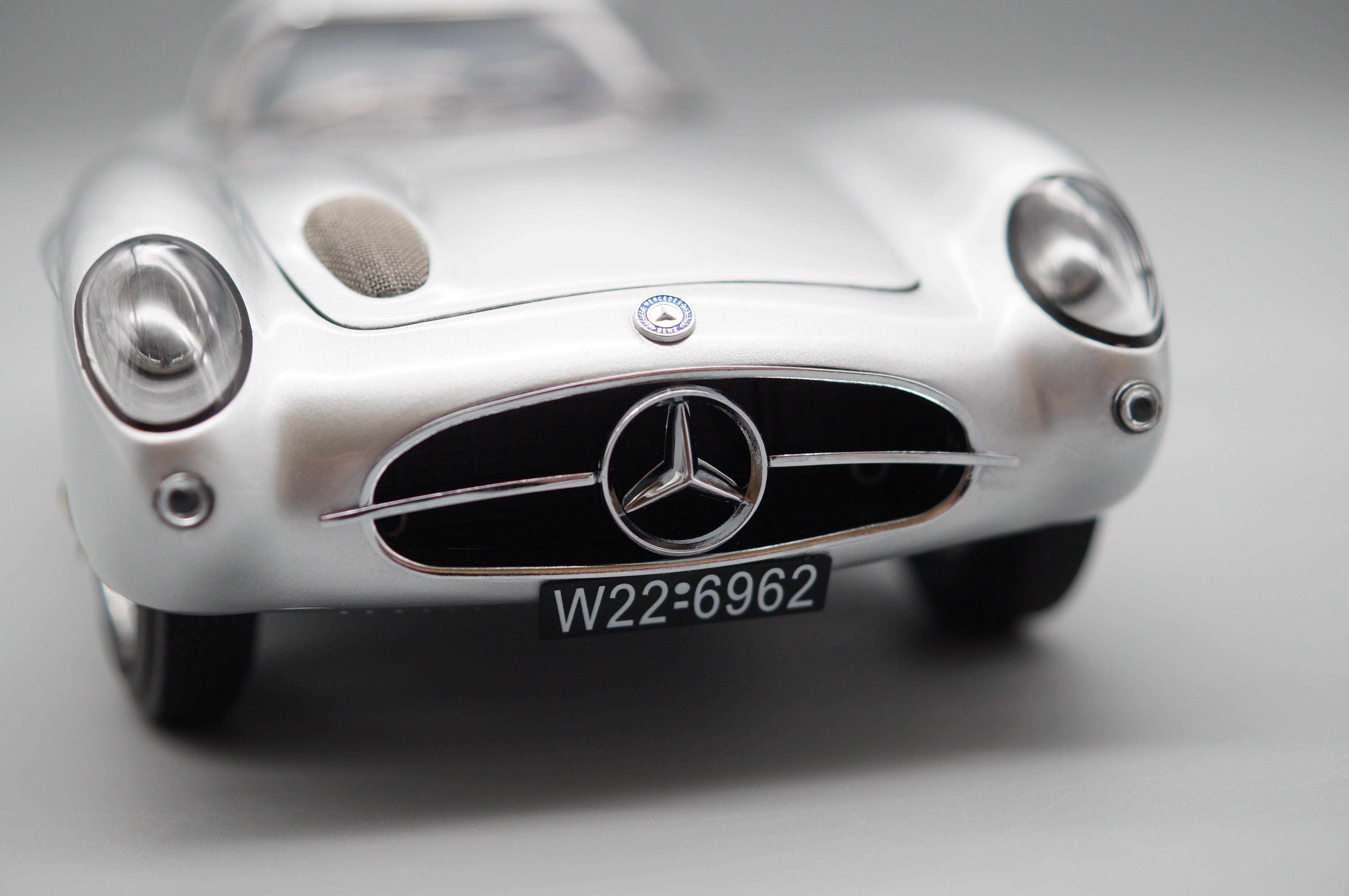 1/18 Mercedes-Benz 300 SLR Coupe 1955 Blaues Interieur CMC M-243