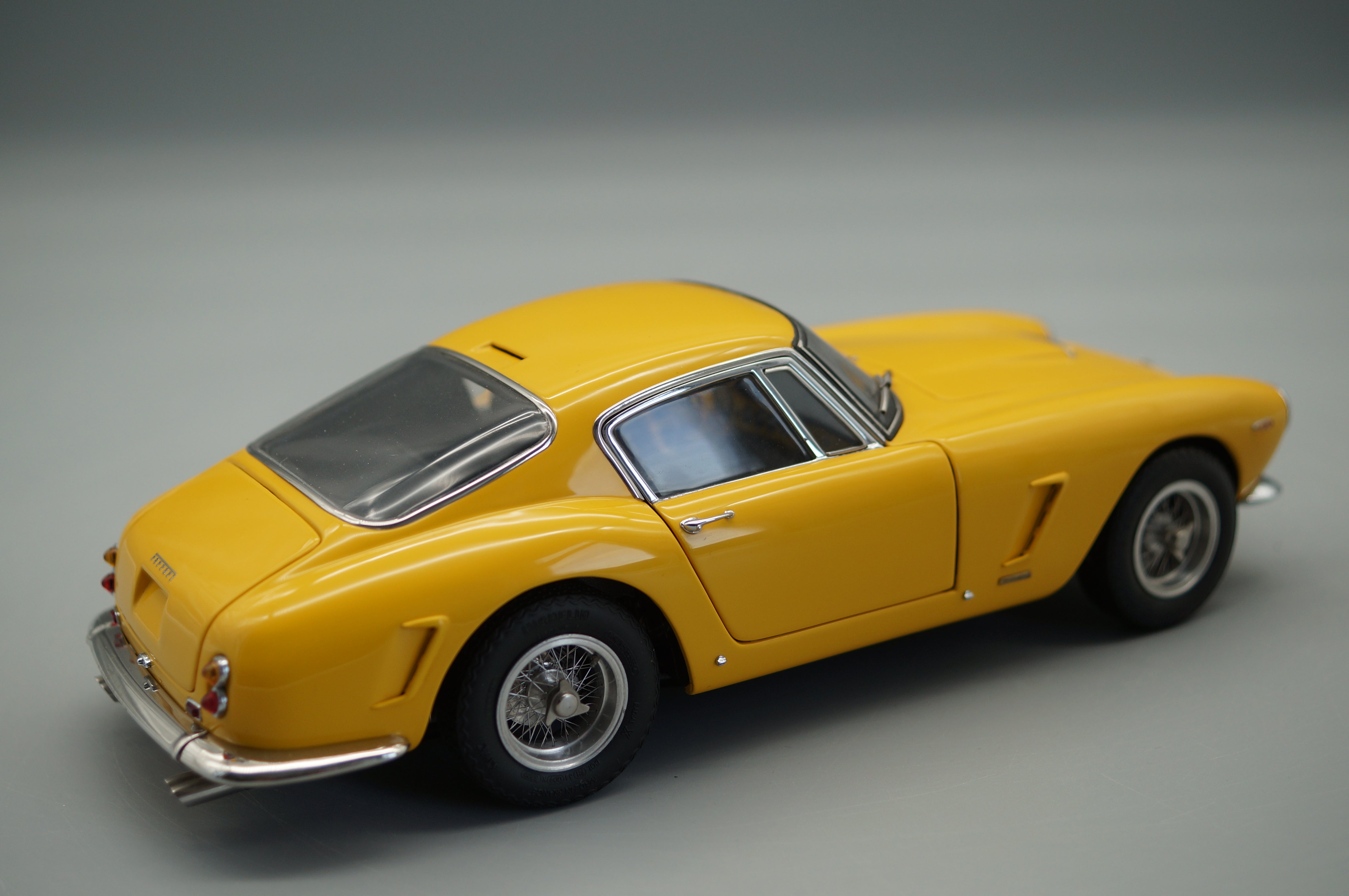 1/18 Ferrari 250 GT Berlinetta passo corto GELB #3600 CMC M-054 -pre-owned