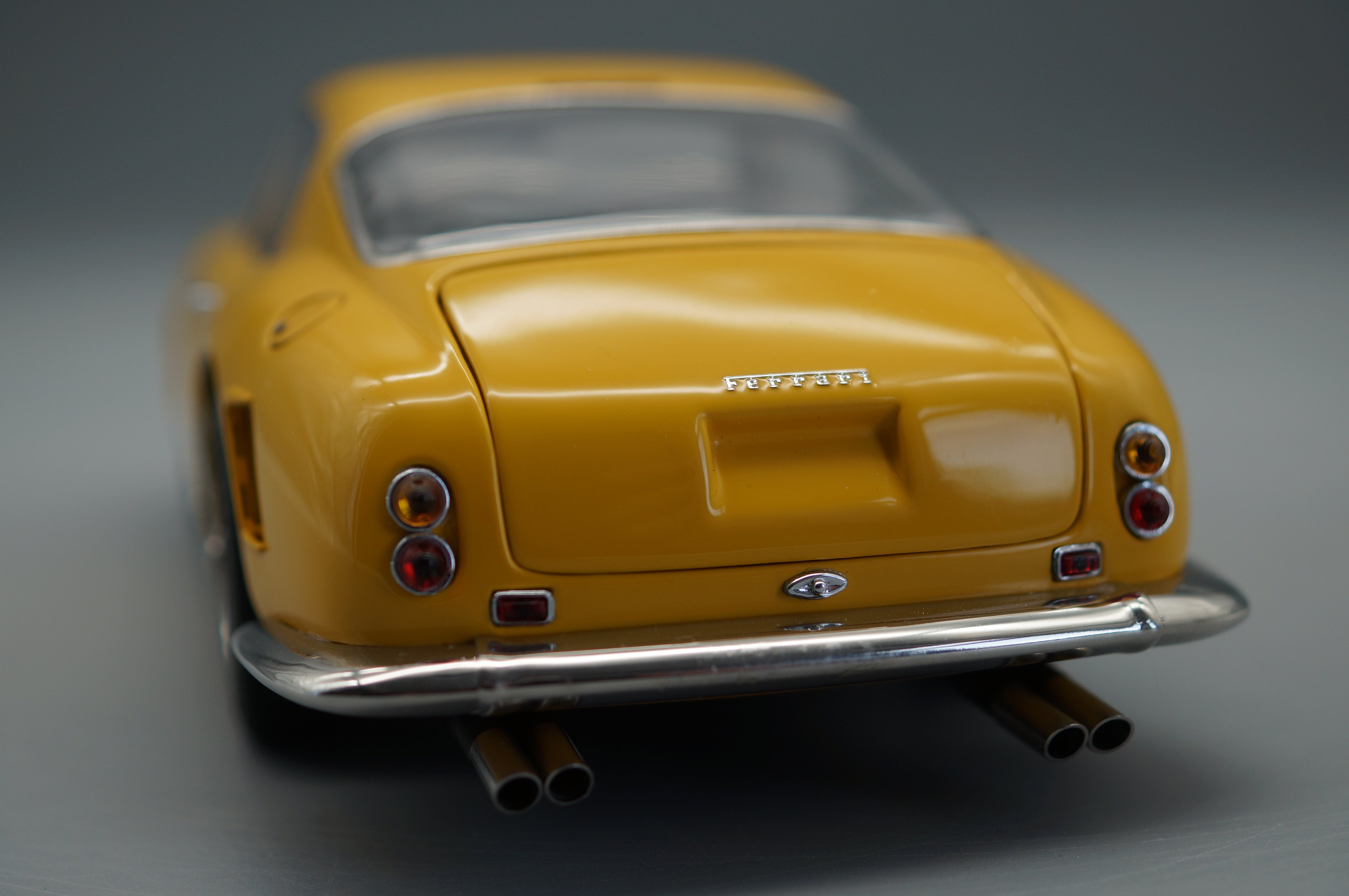 1/18 Ferrari 250 GT Berlinetta passo corto GELB #3600 CMC M-054 -pre-owned